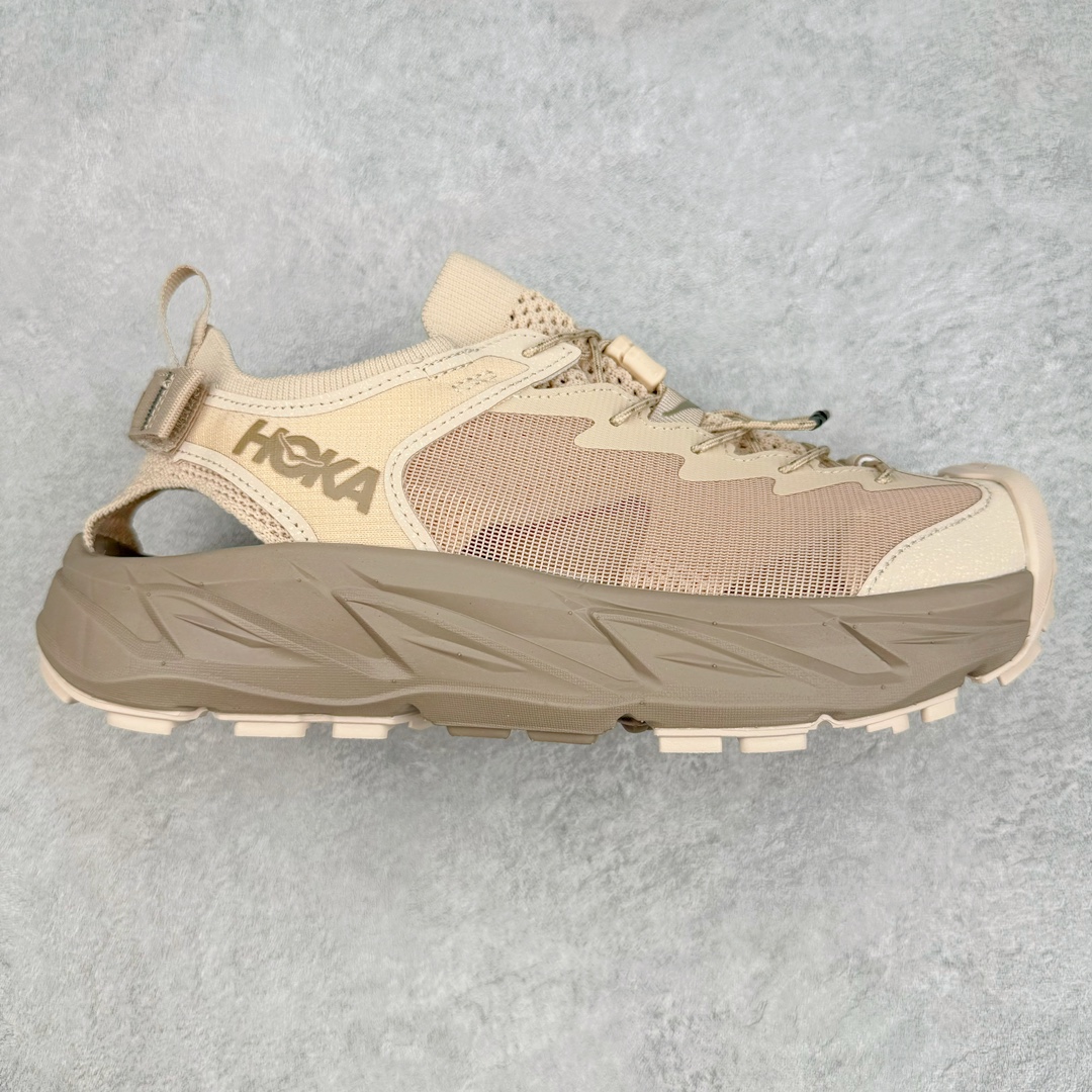 ＃HK纯原 Hoka One One Hopara Sandals 霍帕拉系列水路两用溯溪涉水休闲户外露营凉鞋 作为先锋品牌的 HOKA ONE ONE总是以独特的方式 HOPARA是一款溯溪鞋 又名排水鞋 可长期用于涉水和溯溪 保护脚底和脚趾的安全和舒适 鞋面材料速干 透气 耐磨 鞋底防滑 耐磨 抓地能力强 出于安全考虑 设计要求较高-涉水溯溪过程中 水 泥沙 可以直接从鞋内大孔排出 细纹鞋底使在岩石上抓地能力强 避免打滑 而上路后 鞋面具有快干透气等优点 尺码：36 36.5 37.5 38 39 40 40.5 41 42 42.5 43 44 45-选品中心