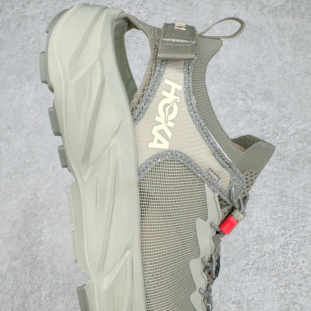 图片[6]-＃HK纯原 Hoka One One Hopara Sandals 霍帕拉系列水路两用溯溪涉水休闲户外露营凉鞋 作为先锋品牌的 HOKA ONE ONE总是以独特的方式 HOPARA是一款溯溪鞋 又名排水鞋 可长期用于涉水和溯溪 保护脚底和脚趾的安全和舒适 鞋面材料速干 透气 耐磨 鞋底防滑 耐磨 抓地能力强 出于安全考虑 设计要求较高-涉水溯溪过程中 水 泥沙 可以直接从鞋内大孔排出 细纹鞋底使在岩石上抓地能力强 避免打滑 而上路后 鞋面具有快干透气等优点 尺码：36 36.5 37.5 38 39 40 40.5 41 42 42.5 43 44 45-选品中心