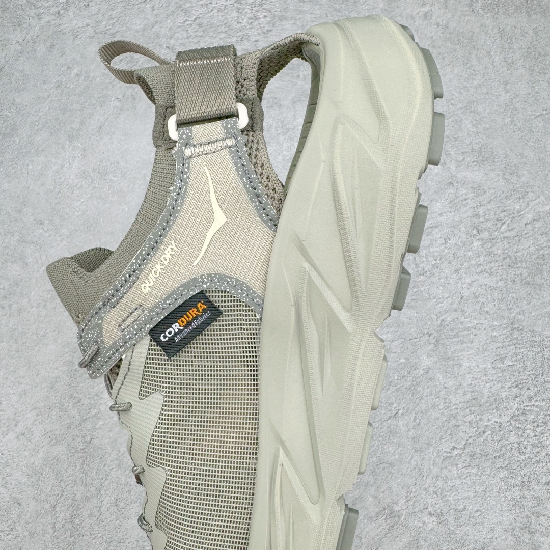图片[7]-＃HK纯原 Hoka One One Hopara Sandals 霍帕拉系列水路两用溯溪涉水休闲户外露营凉鞋 作为先锋品牌的 HOKA ONE ONE总是以独特的方式 HOPARA是一款溯溪鞋 又名排水鞋 可长期用于涉水和溯溪 保护脚底和脚趾的安全和舒适 鞋面材料速干 透气 耐磨 鞋底防滑 耐磨 抓地能力强 出于安全考虑 设计要求较高-涉水溯溪过程中 水 泥沙 可以直接从鞋内大孔排出 细纹鞋底使在岩石上抓地能力强 避免打滑 而上路后 鞋面具有快干透气等优点 尺码：36 36.5 37.5 38 39 40 40.5 41 42 42.5 43 44 45-选品中心
