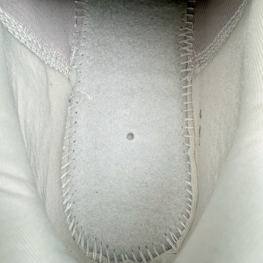 图片[18]-＃HP纯原 NK Air Zoom Vomero 5 经典复古潮流运动跑鞋 FZ3653-104 原装纸板楦头开发 独家私模八层组合大底 市场唯一正确版本 进口三文治网面 融蕴繁复设计风范和丰富层次感 缔造运动鞋佳选 助你轻松型出范 开辟独属于自己的路 鞋款采用多层设计 融入织物与合成材质 塑就本季出众鞋款 合成材质与织物组合鞋面 经久耐穿 后跟网眼拼接和透气孔设计 轻盈透气Zoom Air缓震配置提供出色回弹缓震性能 实现快速离地的出众脚感 巧糅科技感和低调设计 为鞋款注入反光细节 令你迈步间尽显闪耀魅力 结合中性色调 让你驾驭不同穿搭 打造非凡造型 尺码：36 36.5 37.5 38 38.5 39 40 40.5 41 42 42.5 43 44 44.5 45 46-选品中心