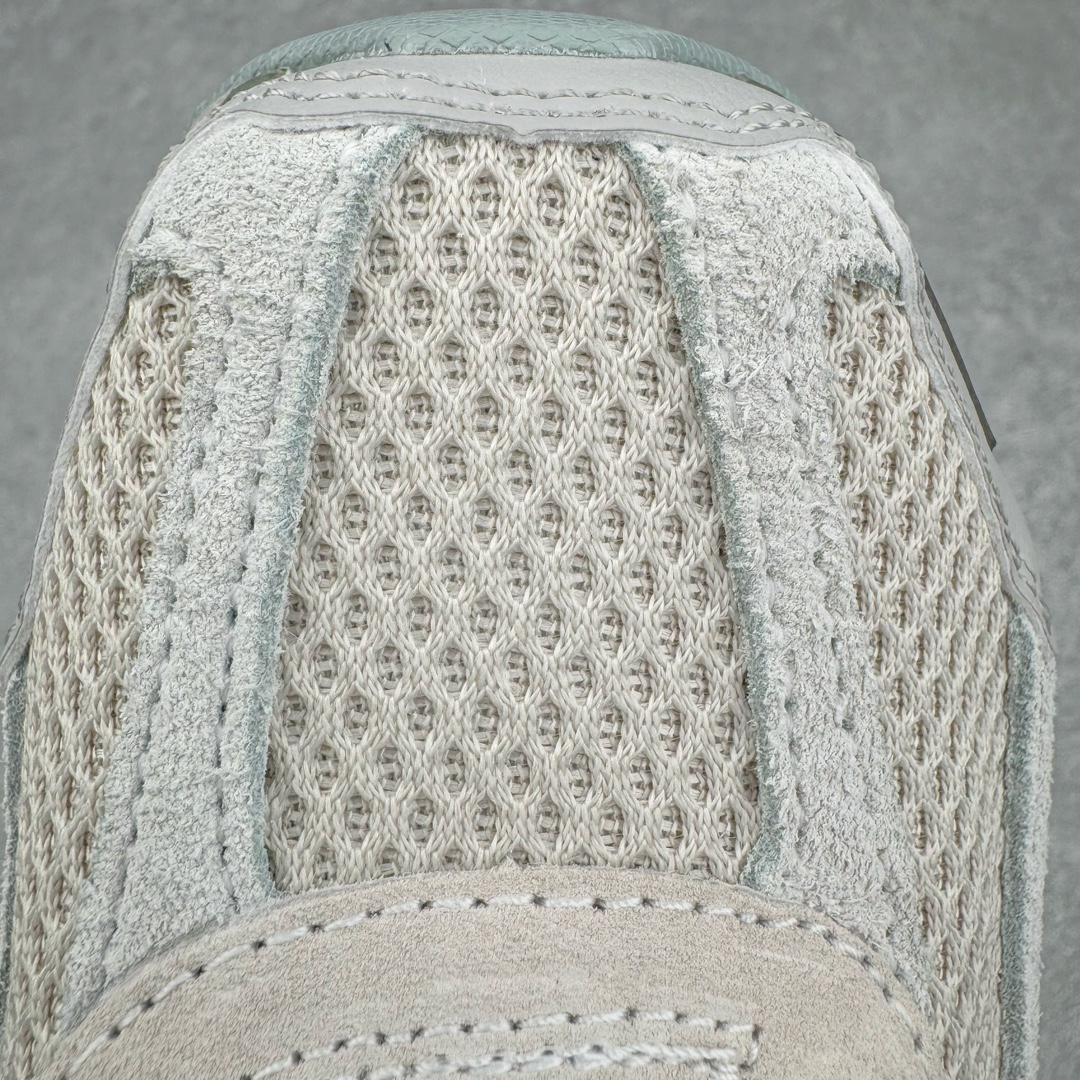 图片[11]-＃HP纯原 NK Air Zoom Vomero 5 经典复古潮流运动跑鞋 FZ3653-104 原装纸板楦头开发 独家私模八层组合大底 市场唯一正确版本 进口三文治网面 融蕴繁复设计风范和丰富层次感 缔造运动鞋佳选 助你轻松型出范 开辟独属于自己的路 鞋款采用多层设计 融入织物与合成材质 塑就本季出众鞋款 合成材质与织物组合鞋面 经久耐穿 后跟网眼拼接和透气孔设计 轻盈透气Zoom Air缓震配置提供出色回弹缓震性能 实现快速离地的出众脚感 巧糅科技感和低调设计 为鞋款注入反光细节 令你迈步间尽显闪耀魅力 结合中性色调 让你驾驭不同穿搭 打造非凡造型 尺码：36 36.5 37.5 38 38.5 39 40 40.5 41 42 42.5 43 44 44.5 45 46-选品中心