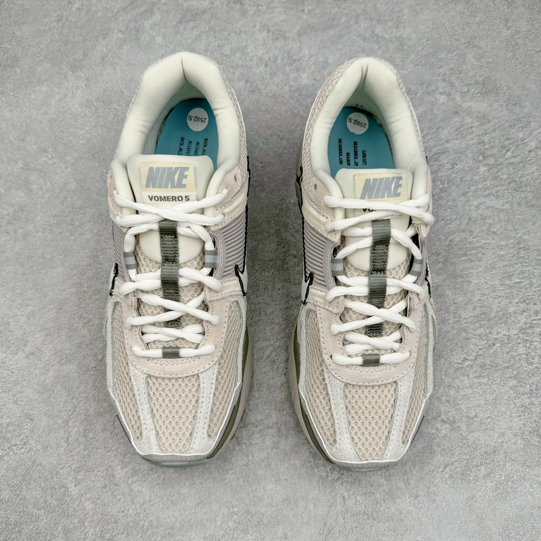 图片[2]-＃HP纯原 NK Air Zoom Vomero 5 经典复古潮流运动跑鞋 FZ3653-104 原装纸板楦头开发 独家私模八层组合大底 市场唯一正确版本 进口三文治网面 融蕴繁复设计风范和丰富层次感 缔造运动鞋佳选 助你轻松型出范 开辟独属于自己的路 鞋款采用多层设计 融入织物与合成材质 塑就本季出众鞋款 合成材质与织物组合鞋面 经久耐穿 后跟网眼拼接和透气孔设计 轻盈透气Zoom Air缓震配置提供出色回弹缓震性能 实现快速离地的出众脚感 巧糅科技感和低调设计 为鞋款注入反光细节 令你迈步间尽显闪耀魅力 结合中性色调 让你驾驭不同穿搭 打造非凡造型 尺码：36 36.5 37.5 38 38.5 39 40 40.5 41 42 42.5 43 44 44.5 45 46-选品中心