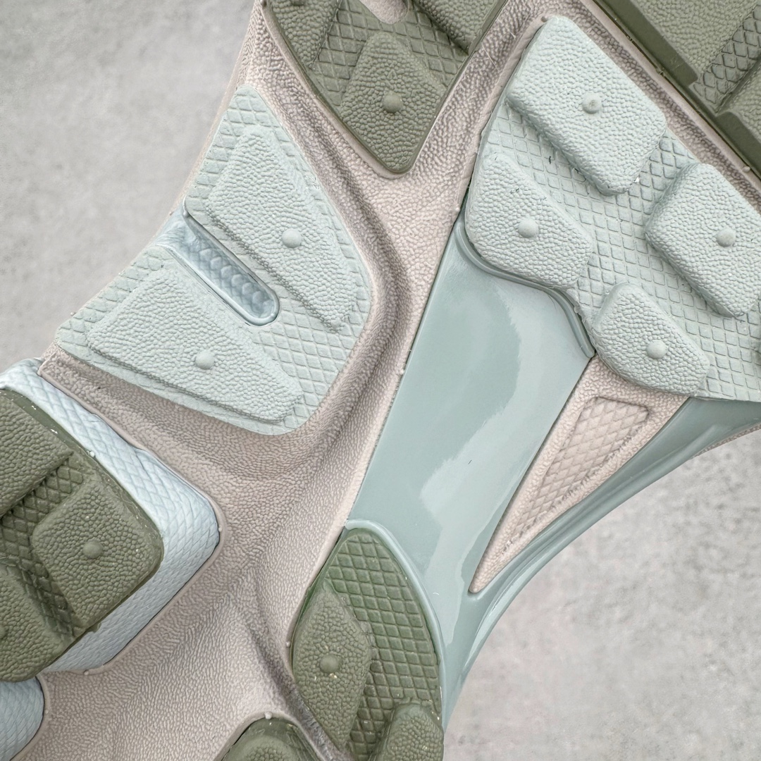 图片[16]-＃HP纯原 NK Air Zoom Vomero 5 经典复古潮流运动跑鞋 FZ3653-104 原装纸板楦头开发 独家私模八层组合大底 市场唯一正确版本 进口三文治网面 融蕴繁复设计风范和丰富层次感 缔造运动鞋佳选 助你轻松型出范 开辟独属于自己的路 鞋款采用多层设计 融入织物与合成材质 塑就本季出众鞋款 合成材质与织物组合鞋面 经久耐穿 后跟网眼拼接和透气孔设计 轻盈透气Zoom Air缓震配置提供出色回弹缓震性能 实现快速离地的出众脚感 巧糅科技感和低调设计 为鞋款注入反光细节 令你迈步间尽显闪耀魅力 结合中性色调 让你驾驭不同穿搭 打造非凡造型 尺码：36 36.5 37.5 38 38.5 39 40 40.5 41 42 42.5 43 44 44.5 45 46-选品中心