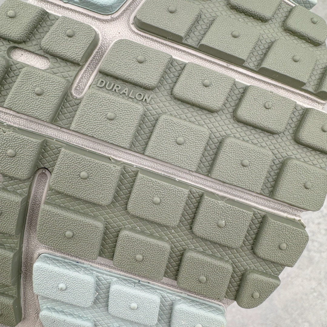 图片[17]-＃HP纯原 NK Air Zoom Vomero 5 经典复古潮流运动跑鞋 FZ3653-104 原装纸板楦头开发 独家私模八层组合大底 市场唯一正确版本 进口三文治网面 融蕴繁复设计风范和丰富层次感 缔造运动鞋佳选 助你轻松型出范 开辟独属于自己的路 鞋款采用多层设计 融入织物与合成材质 塑就本季出众鞋款 合成材质与织物组合鞋面 经久耐穿 后跟网眼拼接和透气孔设计 轻盈透气Zoom Air缓震配置提供出色回弹缓震性能 实现快速离地的出众脚感 巧糅科技感和低调设计 为鞋款注入反光细节 令你迈步间尽显闪耀魅力 结合中性色调 让你驾驭不同穿搭 打造非凡造型 尺码：36 36.5 37.5 38 38.5 39 40 40.5 41 42 42.5 43 44 44.5 45 46-选品中心