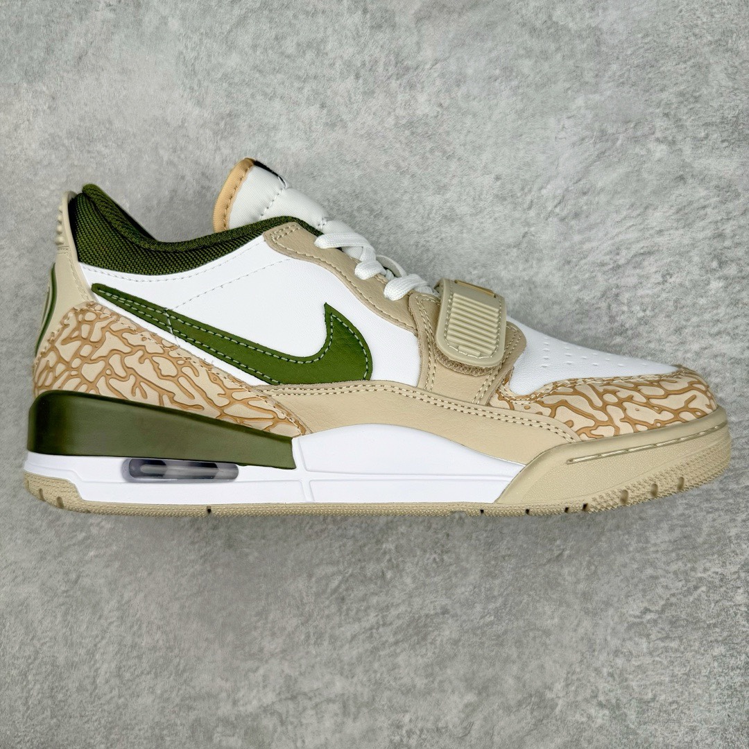 图片[4]-＃KZ神版 Air Jordan Legacy AJ312 复古篮球鞋 市场最强独一档产物 全套原纸板楦头开发 原厂大底磨具加持立体防滑纹理 原档数据后跟TPU子母扣魔术贴 原装可视Air Sole气垫 原汁原味最完美的312代版型 唯一正确鞋头趴度弧度高度鞋身腰线 进口港宝加持 后跟自然饱满 全鞋荧光划线卡点 追求极致完美 每一双都是工艺品 多重QC质检 超越公司货的品控标准 实实在在的免检产品 鞋身采用了皮革材质打造 横跨鞋面的魔术贴十分吸睛 侧面的Swoosh Logo的一部分被鞋面遮挡了一部分 颇具玩味 魔术贴上标有NK标识 而鞋舌上是Jordan的经典红色飞翼Logo 后跟和鞋底均采用了AJ3的设计 后跟上同样也使用了经典的爆裂纹图案 尺码：36 36.5 37.5 38 38.5 39 40 40.5 41 42 42.5 43 44 44.5 45 46 47.5-选品中心