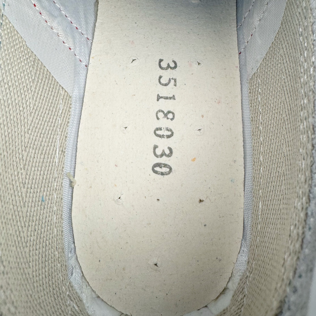 图片[11]-＃HK纯原 Asics Onitsuka Tiger MEXICO 66 亚瑟士鬼冢虎复古经典板鞋 市场最强版本 头层小羊皮加持 海外订单工厂出品 超成熟稳定的做工品控 原装全套纸板楦头开发 原汁原味 完美呈现版型 私模正确鞋底咬花纹路 一比一鞋头弧度高度鞋身弧度 绝不口嗨 细节品控鞋型随意秒杀市面 原档咬花纹路私模大底 一个单元有六个三角形 总体形拼接呈现花瓣状 官方四联吊牌 原装Ortholite轻量化鞋垫 原盒原配 质保卡 说明书 钢印防尘纸 纸板中底带钢印 乳胶组合鞋垫 支持全方位的对比专柜 产品从款式颜色造型上体现出追求舒适和细节的完美 鞋类更是推崇手工制作的严谨与完美 融舒适性与可穿性的设计风格 注重细节的完美和别致魅力 既保持稳重 又不失轻松的时尚感 尺码：36 37 37.5 38 39 39.5 40 40.5 41.5 42 42.5 43.5 44 45 46-选品中心