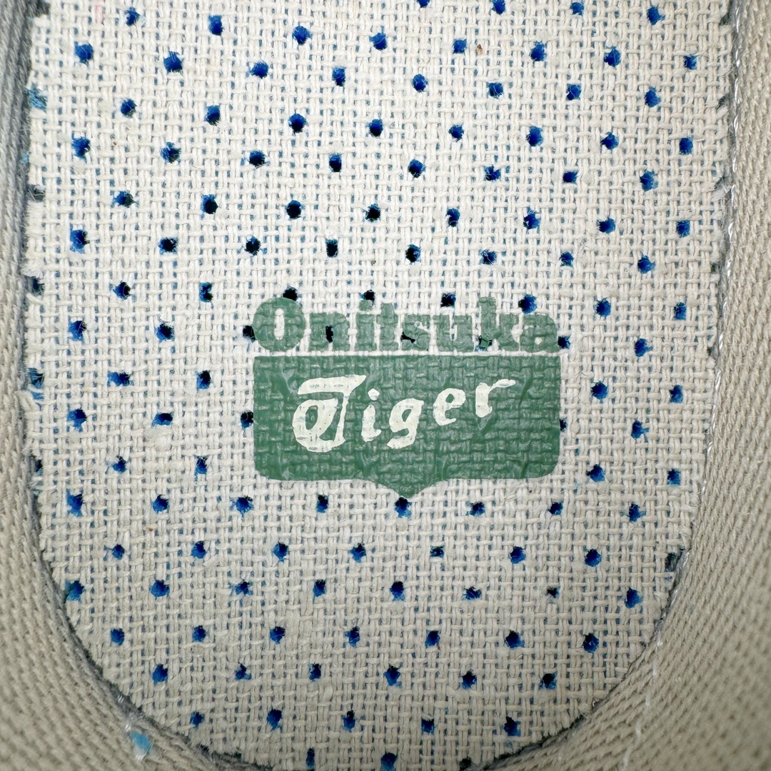 图片[13]-＃HK纯原 Asics Onitsuka Tiger MEXICO 66 亚瑟士鬼冢虎复古经典板鞋 市场最强版本 头层小羊皮加持 海外订单工厂出品 超成熟稳定的做工品控 原装全套纸板楦头开发 原汁原味 完美呈现版型 私模正确鞋底咬花纹路 一比一鞋头弧度高度鞋身弧度 绝不口嗨 细节品控鞋型随意秒杀市面 原档咬花纹路私模大底 一个单元有六个三角形 总体形拼接呈现花瓣状 官方四联吊牌 原装Ortholite轻量化鞋垫 原盒原配 质保卡 说明书 钢印防尘纸 纸板中底带钢印 乳胶组合鞋垫 支持全方位的对比专柜 产品从款式颜色造型上体现出追求舒适和细节的完美 鞋类更是推崇手工制作的严谨与完美 融舒适性与可穿性的设计风格 注重细节的完美和别致魅力 既保持稳重 又不失轻松的时尚感 尺码：36 37 37.5 38 39 39.5 40 40.5 41.5 42 42.5 43.5 44 45 46-选品中心