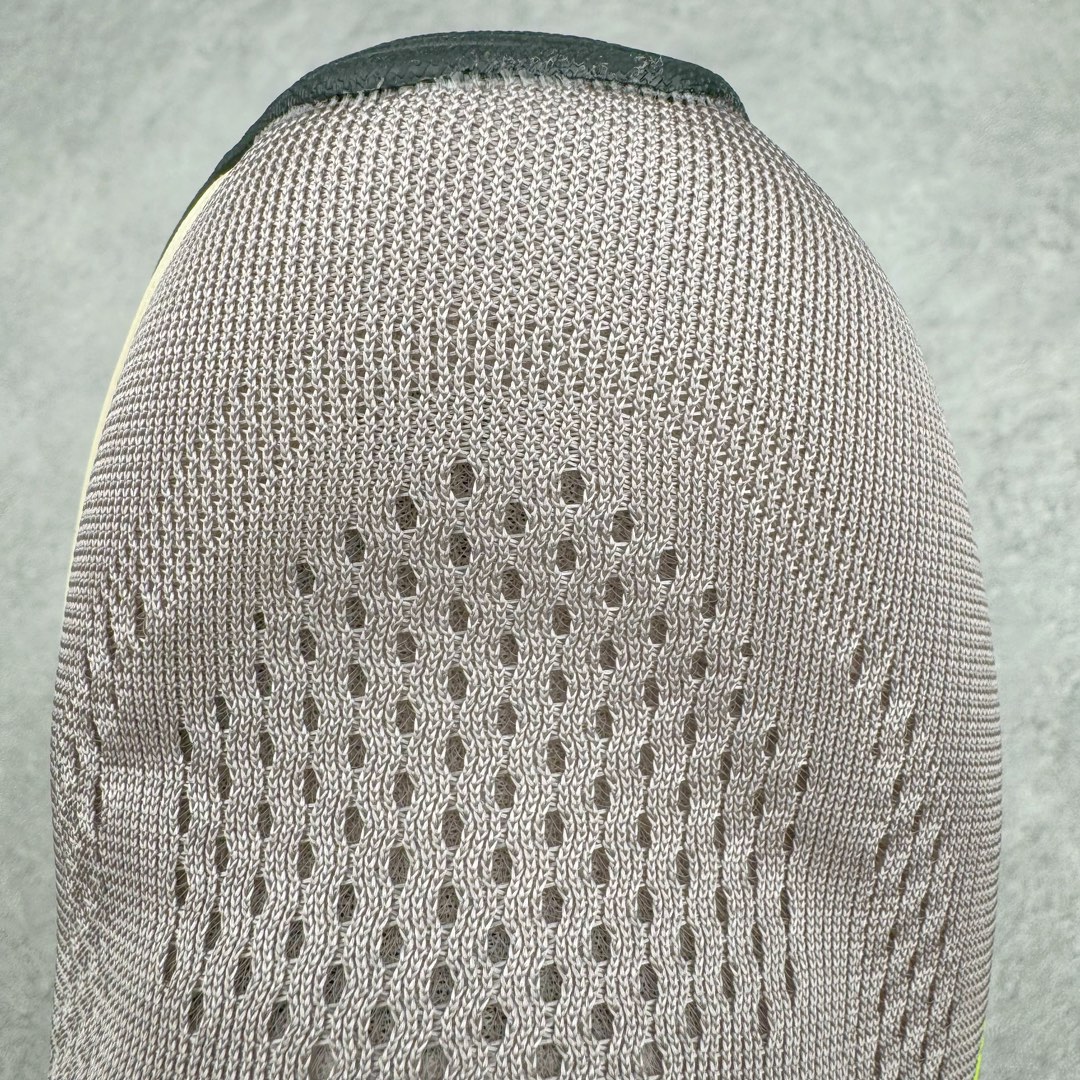 图片[13]-ASICS GT-1000 12 TR 亚瑟士运动休闲跑步鞋 时尚经典 缓震舒适 彩色 透气防滑耐磨 休闲百搭 2024夏季新款训练鞋跑鞋 鞋款采用网眼鞋面 提供良好的透气性 鞋面上的GORE-TEX隐形镶面可防止雨雪参湿鞋内 flytefoam中底材料 轻量和缓震并举 后跟gel胶设计 持续提供缓冲足感 让整体外观更加简洁流畅 尺码：36 37 37.5 38 39 39.5 40 40.5 41.5 42 42.5 43.5 44 44.5 45-选品中心