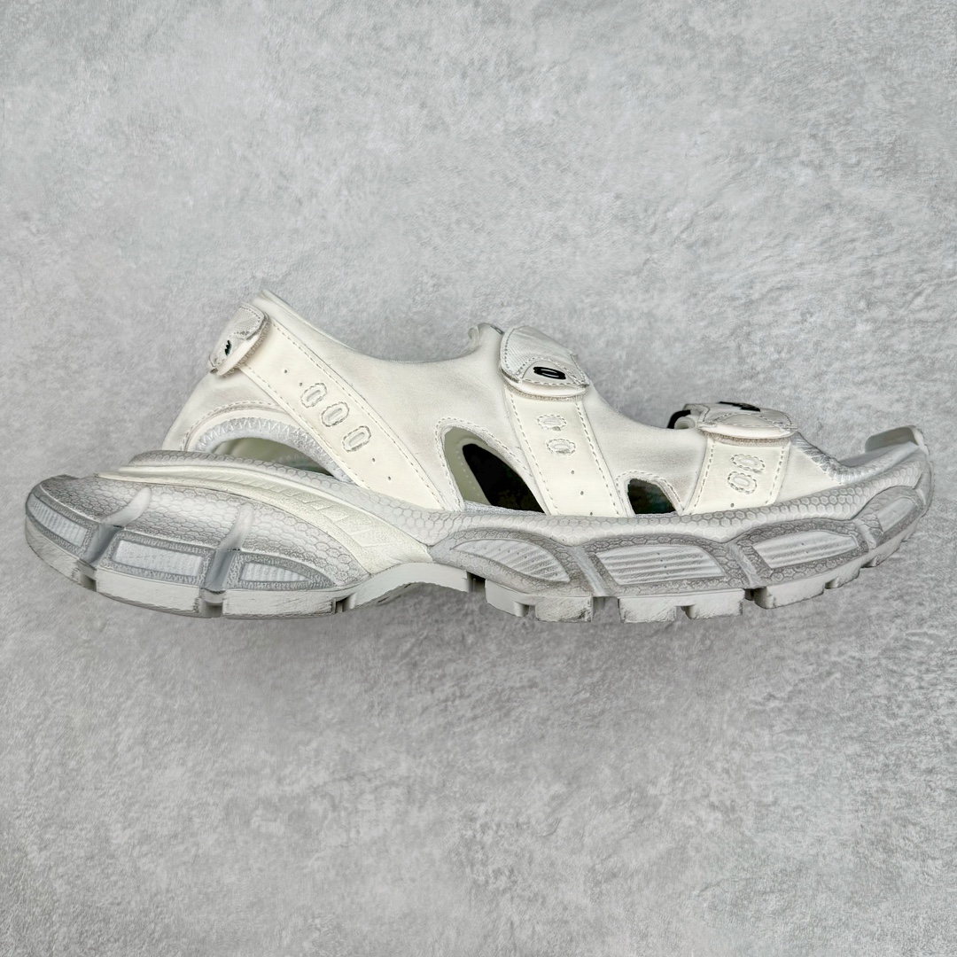 ＃XA BALENCIAGA 3XL Sneakers 巴黎世家十代网布双扣魔术贴走秀复古凉鞋 全套原纸板楦头开发 最原汁原味的灵魂版型 全鞋荧光划线卡点 胶水把控整洁度追求极致完美 每一双都是工艺品 多重QC质检 超越公司货的品控标准 实实在在的免检产品 原盒原配 正确字体电绣 粗细、位置、大小正确 侧边TPU 透气孔匹配意产原版 正确分离大底 TPU软底 原版一致大底LOGO 立体感十足 原厂皮料水洗做旧 采购原厂网纱 不含皮革 网布材料和聚氨酯 磨损效果 鞋头边缘和后帮 Balenciaga 徽标 鞋面和后跟凸印尺码 鞋舌 3XL 橡胶品牌标识和反光细节 鞋帮拉袢和鞋舌拉祥 配反光细节 备用鞋带在鞋履前侧 可在穿着前取下 便于不同造型搭配 正常尺码 尺码：35 36 37 38 39 40 41 42 43 44 45 46-选品中心