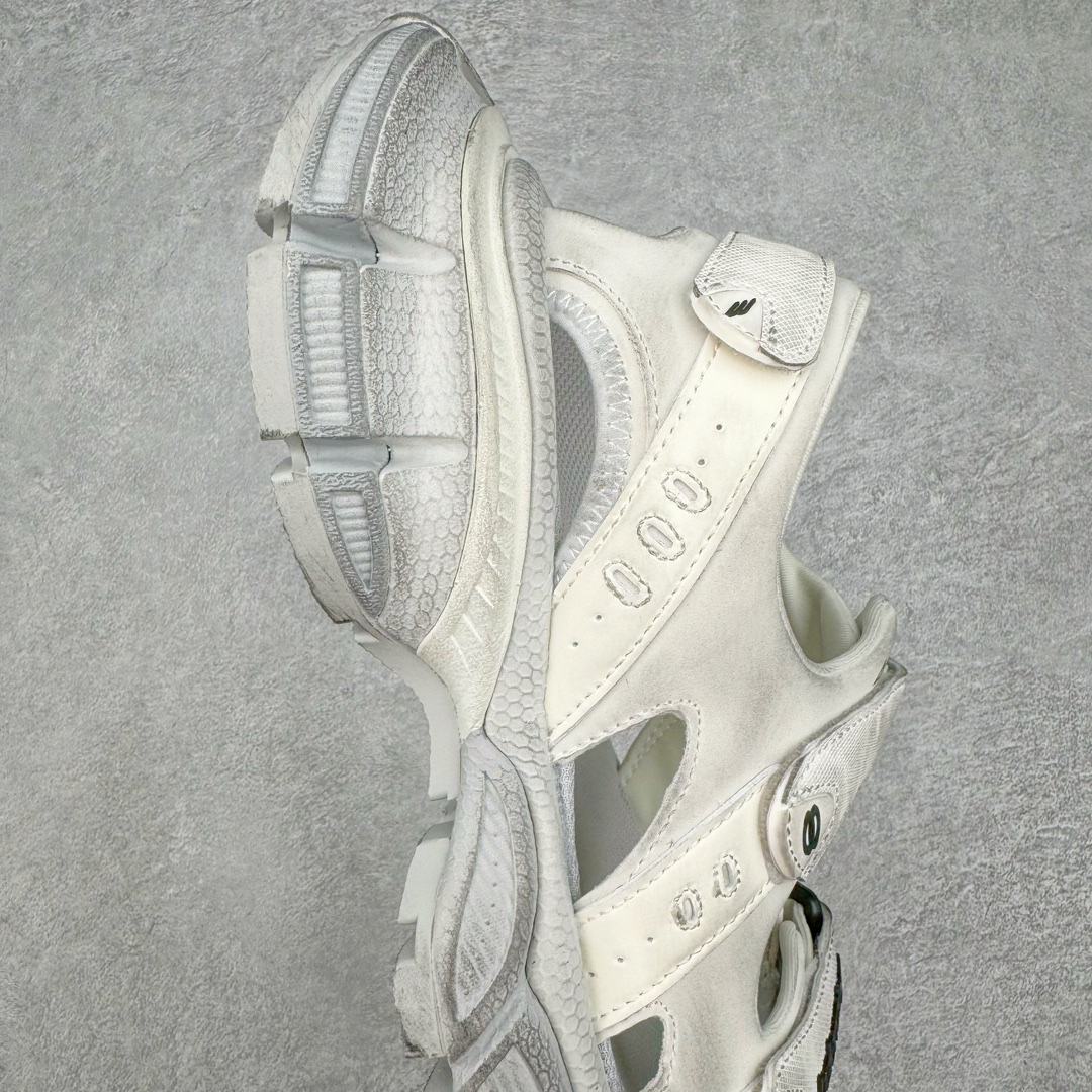 图片[4]-＃XA BALENCIAGA 3XL Sneakers 巴黎世家十代网布双扣魔术贴走秀复古凉鞋 全套原纸板楦头开发 最原汁原味的灵魂版型 全鞋荧光划线卡点 胶水把控整洁度追求极致完美 每一双都是工艺品 多重QC质检 超越公司货的品控标准 实实在在的免检产品 原盒原配 正确字体电绣 粗细、位置、大小正确 侧边TPU 透气孔匹配意产原版 正确分离大底 TPU软底 原版一致大底LOGO 立体感十足 原厂皮料水洗做旧 采购原厂网纱 不含皮革 网布材料和聚氨酯 磨损效果 鞋头边缘和后帮 Balenciaga 徽标 鞋面和后跟凸印尺码 鞋舌 3XL 橡胶品牌标识和反光细节 鞋帮拉袢和鞋舌拉祥 配反光细节 备用鞋带在鞋履前侧 可在穿着前取下 便于不同造型搭配 正常尺码 尺码：35 36 37 38 39 40 41 42 43 44 45 46-选品中心