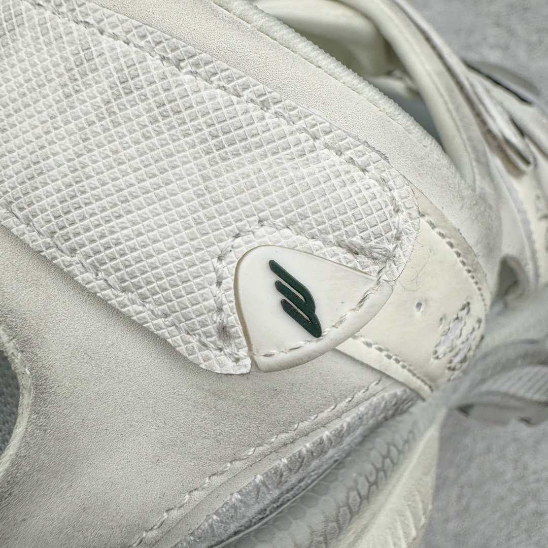 图片[10]-＃XA BALENCIAGA 3XL Sneakers 巴黎世家十代网布双扣魔术贴走秀复古凉鞋 全套原纸板楦头开发 最原汁原味的灵魂版型 全鞋荧光划线卡点 胶水把控整洁度追求极致完美 每一双都是工艺品 多重QC质检 超越公司货的品控标准 实实在在的免检产品 原盒原配 正确字体电绣 粗细、位置、大小正确 侧边TPU 透气孔匹配意产原版 正确分离大底 TPU软底 原版一致大底LOGO 立体感十足 原厂皮料水洗做旧 采购原厂网纱 不含皮革 网布材料和聚氨酯 磨损效果 鞋头边缘和后帮 Balenciaga 徽标 鞋面和后跟凸印尺码 鞋舌 3XL 橡胶品牌标识和反光细节 鞋帮拉袢和鞋舌拉祥 配反光细节 备用鞋带在鞋履前侧 可在穿着前取下 便于不同造型搭配 正常尺码 尺码：35 36 37 38 39 40 41 42 43 44 45 46-选品中心