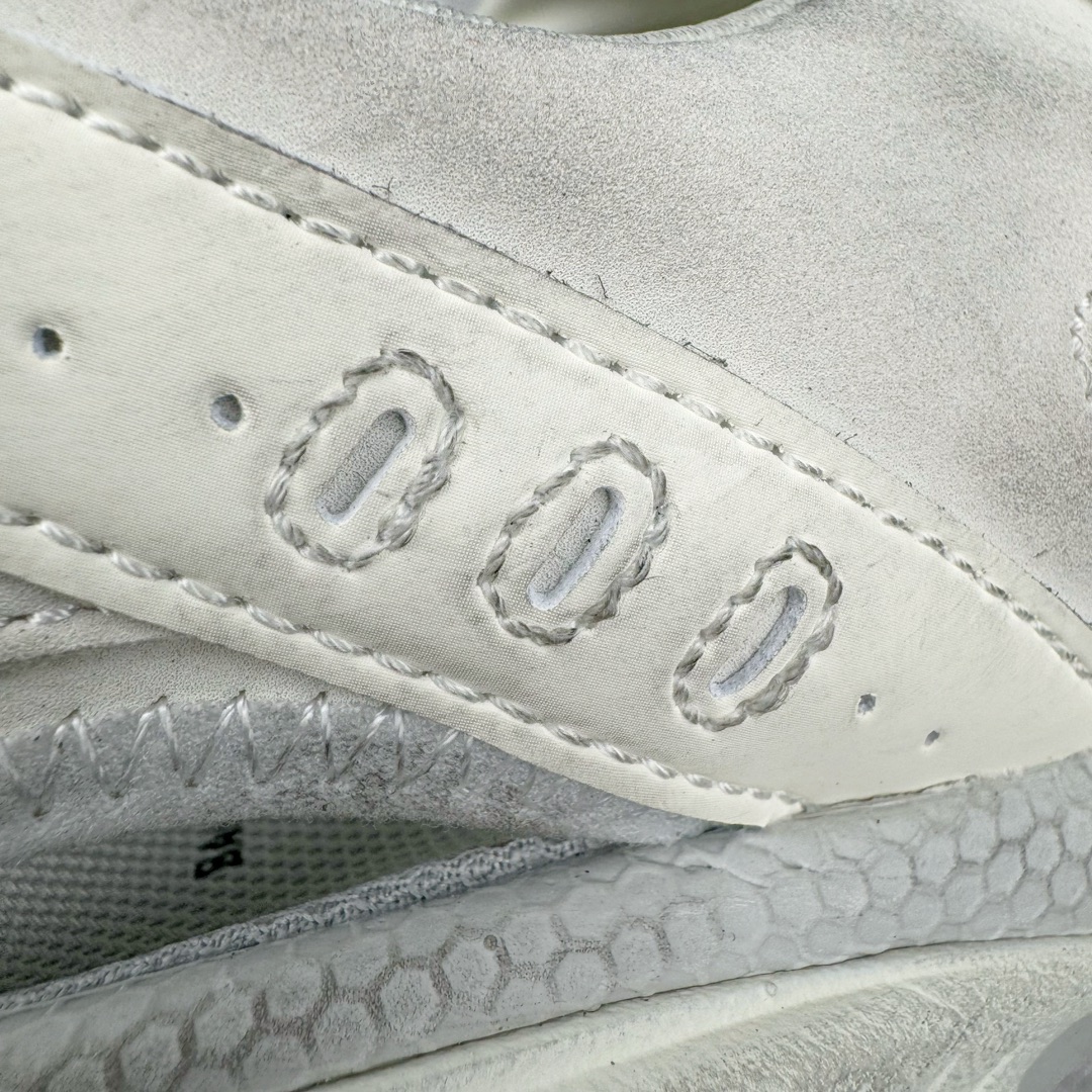 图片[11]-＃XA BALENCIAGA 3XL Sneakers 巴黎世家十代网布双扣魔术贴走秀复古凉鞋 全套原纸板楦头开发 最原汁原味的灵魂版型 全鞋荧光划线卡点 胶水把控整洁度追求极致完美 每一双都是工艺品 多重QC质检 超越公司货的品控标准 实实在在的免检产品 原盒原配 正确字体电绣 粗细、位置、大小正确 侧边TPU 透气孔匹配意产原版 正确分离大底 TPU软底 原版一致大底LOGO 立体感十足 原厂皮料水洗做旧 采购原厂网纱 不含皮革 网布材料和聚氨酯 磨损效果 鞋头边缘和后帮 Balenciaga 徽标 鞋面和后跟凸印尺码 鞋舌 3XL 橡胶品牌标识和反光细节 鞋帮拉袢和鞋舌拉祥 配反光细节 备用鞋带在鞋履前侧 可在穿着前取下 便于不同造型搭配 正常尺码 尺码：35 36 37 38 39 40 41 42 43 44 45 46-选品中心