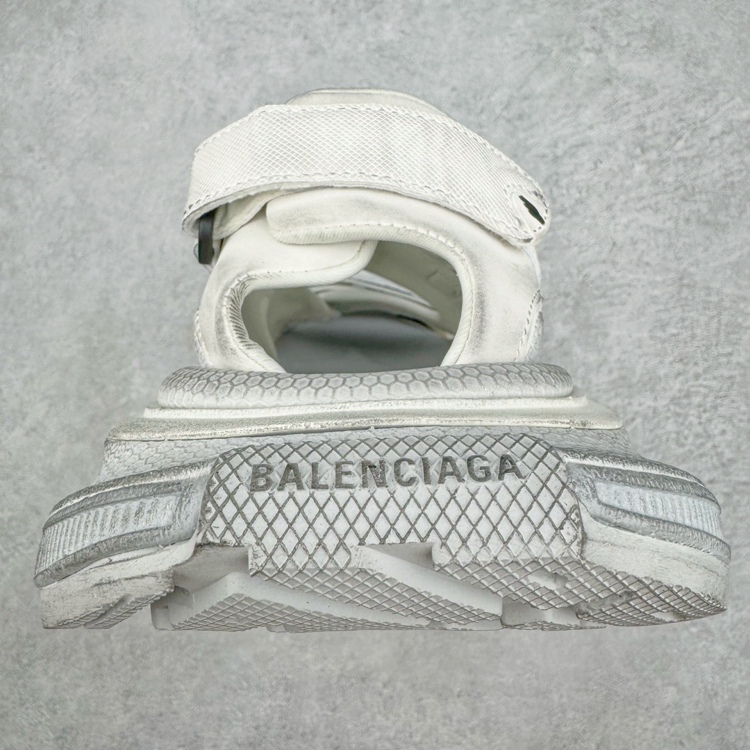 图片[6]-＃XA BALENCIAGA 3XL Sneakers 巴黎世家十代网布双扣魔术贴走秀复古凉鞋 全套原纸板楦头开发 最原汁原味的灵魂版型 全鞋荧光划线卡点 胶水把控整洁度追求极致完美 每一双都是工艺品 多重QC质检 超越公司货的品控标准 实实在在的免检产品 原盒原配 正确字体电绣 粗细、位置、大小正确 侧边TPU 透气孔匹配意产原版 正确分离大底 TPU软底 原版一致大底LOGO 立体感十足 原厂皮料水洗做旧 采购原厂网纱 不含皮革 网布材料和聚氨酯 磨损效果 鞋头边缘和后帮 Balenciaga 徽标 鞋面和后跟凸印尺码 鞋舌 3XL 橡胶品牌标识和反光细节 鞋帮拉袢和鞋舌拉祥 配反光细节 备用鞋带在鞋履前侧 可在穿着前取下 便于不同造型搭配 正常尺码 尺码：35 36 37 38 39 40 41 42 43 44 45 46-选品中心