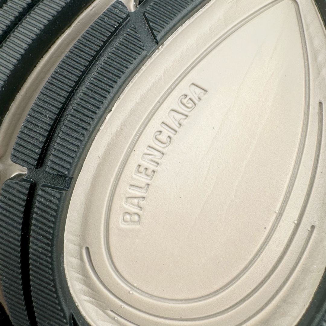 图片[15]-＃XA BALENCIAGA CIRCUIT 巴黎世家十三代圆头系带LOGO印花低帮老爹鞋 全套原纸板楦头开发 最原汁原味的灵魂版型 全鞋荧光划线卡点 胶水把控整洁度追求极致完美 每一双都是工艺品 多重QC质检 超越公司货的品控标准 实实在在的免检产品 原盒原配 正确字体电绣 粗细、位置、大小正确 侧边TPU 透气孔匹配意产原版 正确分离大底 TPU软底 原版一致大底LOGO 立体感十足 原厂皮料水洗做旧 采购原厂网纱 偏大一码 尺码：35 36 37 38 39 40 41 42 43 44 45 46-选品中心