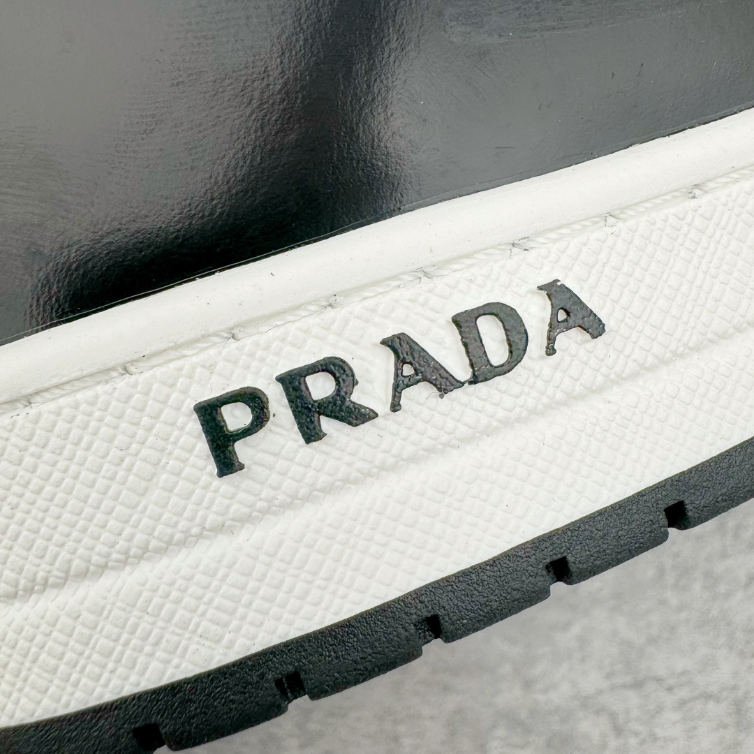 图片[19]-＃LJ渠道版 Prada Downtown 普拉达三角徽标舒适百搭时尚板鞋 男款 黑白熊猫 高端零售特供批次 购入原鞋一比一开发 进口原厂皮料 私模大底正确咬花 全套配件及包装物 市场最好批次 尺码：40 40.5 41 42 42.5 43 44 44.5 45-选品中心