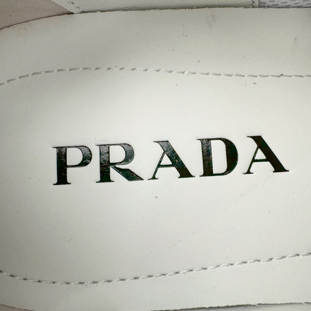 图片[14]-＃LJ渠道版 Prada Downtown 普拉达三角徽标舒适百搭时尚板鞋 男款 黑白熊猫 高端零售特供批次 购入原鞋一比一开发 进口原厂皮料 私模大底正确咬花 全套配件及包装物 市场最好批次 尺码：40 40.5 41 42 42.5 43 44 44.5 45-选品中心