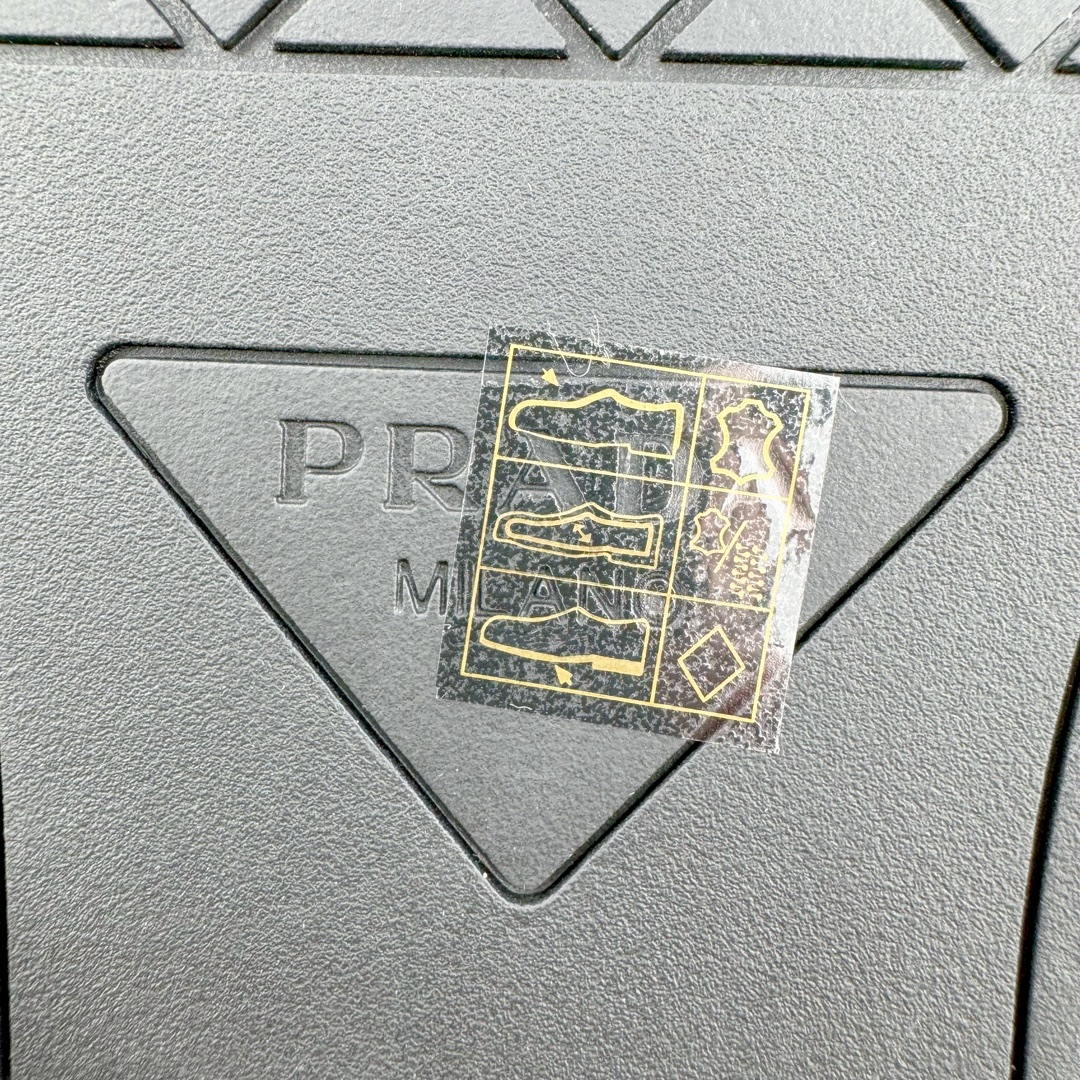 图片[21]-＃LJ渠道版 Prada Downtown 普拉达三角徽标舒适百搭时尚板鞋 男款 黑白熊猫 高端零售特供批次 购入原鞋一比一开发 进口原厂皮料 私模大底正确咬花 全套配件及包装物 市场最好批次 尺码：40 40.5 41 42 42.5 43 44 44.5 45-选品中心