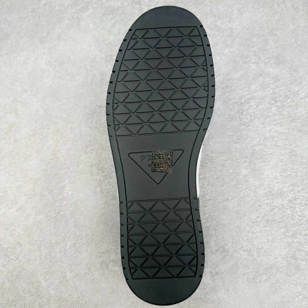 图片[9]-＃LJ渠道版 Prada Downtown 普拉达三角徽标舒适百搭时尚板鞋 男款 黑白熊猫 高端零售特供批次 购入原鞋一比一开发 进口原厂皮料 私模大底正确咬花 全套配件及包装物 市场最好批次 尺码：40 40.5 41 42 42.5 43 44 44.5 45-选品中心