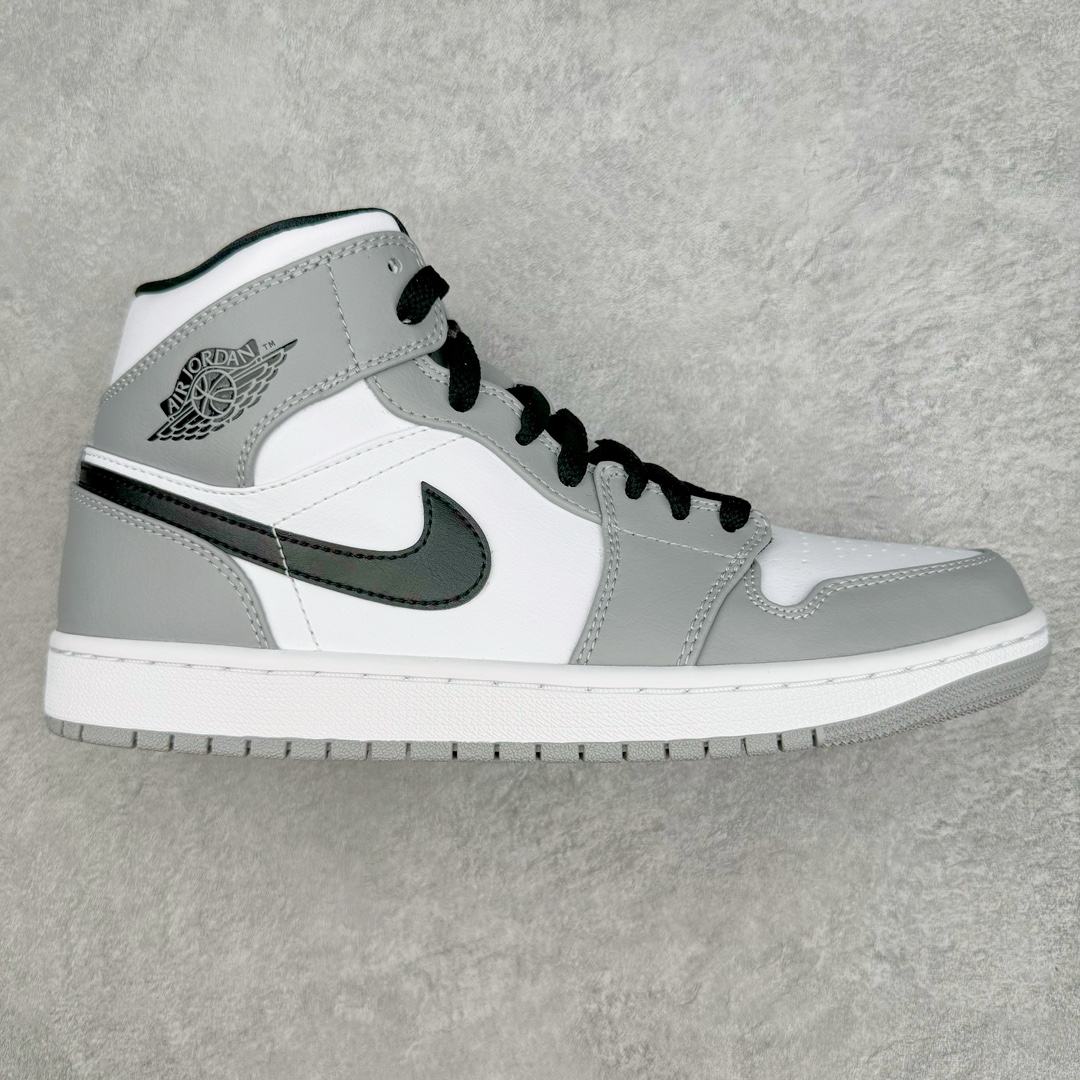 ＃PK纯原 Air Jordan AJ1 Mid 中帮系列 烟灰色 554724-092 圈内最强单品 高端零售特供批次 产品品控稳定性领先行业 各方面均可对飙L版 良心定价不杀猪 原厂全套原楦原纸板冲刀磨具开发 原厂皮料加持 原厂港宝加持定型后跟R度完美 同源原厂电绣 飞翼针数密度立体效果一致 百分百一致原鞋 原厂拉帮工艺 针距密度一致 后跟弧度收口自然不对折 极致一眼正品既视感 进口玻璃冲刀皮料裁剪零毛边 全鞋电脑针车工艺 品控清洁度最高QC检验标准 免检产品 原厂订购鞋盒、鞋标、防尘纸、鞋撑、鞋带 追求极致的原厂味道 尺码：40 40.5 41 42 42.5 43 44 44.5 45 46 47.5-选品中心