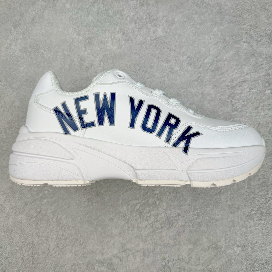 NY美国榄球洋基队New York Yankees x MLB Big Ball Chunky Mask Sandal 系列厚底老爹风魔术贴镂空休闲运动鞋 MLB以150多年传统的美国职业棒球大联盟为创作蓝本，韩流大热CHUCKY鞋款作基调，特意采用6cm加厚鞋底，并注入多个MLB独有的美式棒球文化的细节设计，打造出时尚外观，尽显独特而强烈的时尚格调。 MLB重新演译美国职业棒球大联盟中的术语「BIG BALL」，特意保留MLB标志性的NY Yankee、LA Dodgers、Boston Red Sox等多队知名棒球队Logo，以「Mega Logo」的形式展现在鞋面设计上。MLB老爹鞋具有耐用的柔软鞋面和厚实的弹性鞋垫，提供舒适的抓地力。与传统的老爹鞋不同，它看起来感觉很重，其实很舒适轻巧。采用的6cm高的鞋垫，也具有长腿效果。尺码：35 36 36.5 37.5 38 38.5 39 40 40.5 41 42 42.5 43 44 44.5 45-选品中心