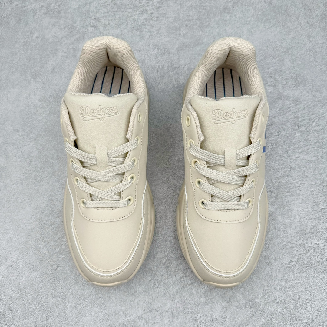 图片[2]-NY美国榄球洋基队New York Yankees x MLB Big Ball Chunky Mask Sandal 系列厚底老爹风魔术贴镂空休闲运动鞋 MLB以150多年传统的美国职业棒球大联盟为创作蓝本，韩流大热CHUCKY鞋款作基调，特意采用6cm加厚鞋底，并注入多个MLB独有的美式棒球文化的细节设计，打造出时尚外观，尽显独特而强烈的时尚格调。 MLB重新演译美国职业棒球大联盟中的术语「BIG BALL」，特意保留MLB标志性的NY Yankee、LA Dodgers、Boston Red Sox等多队知名棒球队Logo，以「Mega Logo」的形式展现在鞋面设计上。MLB老爹鞋具有耐用的柔软鞋面和厚实的弹性鞋垫，提供舒适的抓地力。与传统的老爹鞋不同，它看起来感觉很重，其实很舒适轻巧。采用的6cm高的鞋垫，也具有长腿效果。尺码：35 36 36.5 37.5 38 38.5 39 40 40.5 41 42 42.5 43 44 44.5 45-选品中心