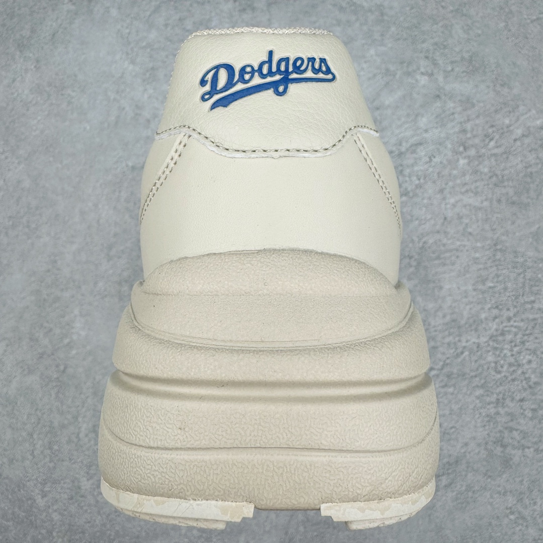 图片[8]-NY美国榄球洋基队New York Yankees x MLB Big Ball Chunky Mask Sandal 系列厚底老爹风魔术贴镂空休闲运动鞋 MLB以150多年传统的美国职业棒球大联盟为创作蓝本，韩流大热CHUCKY鞋款作基调，特意采用6cm加厚鞋底，并注入多个MLB独有的美式棒球文化的细节设计，打造出时尚外观，尽显独特而强烈的时尚格调。 MLB重新演译美国职业棒球大联盟中的术语「BIG BALL」，特意保留MLB标志性的NY Yankee、LA Dodgers、Boston Red Sox等多队知名棒球队Logo，以「Mega Logo」的形式展现在鞋面设计上。MLB老爹鞋具有耐用的柔软鞋面和厚实的弹性鞋垫，提供舒适的抓地力。与传统的老爹鞋不同，它看起来感觉很重，其实很舒适轻巧。采用的6cm高的鞋垫，也具有长腿效果。尺码：35 36 36.5 37.5 38 38.5 39 40 40.5 41 42 42.5 43 44 44.5 45-选品中心