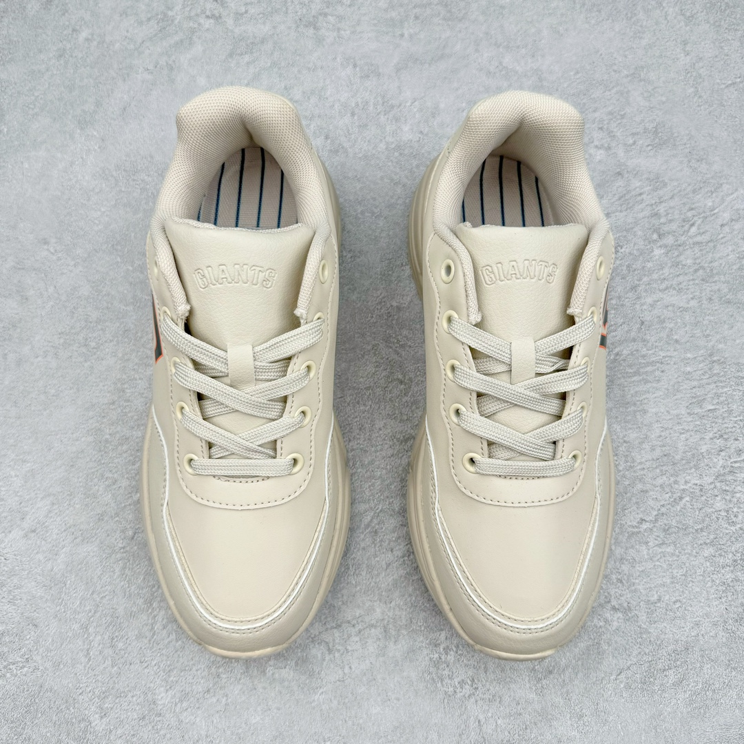 图片[2]-NY美国榄球洋基队New York Yankees x MLB Big Ball Chunky Mask Sandal 系列厚底老爹风魔术贴镂空休闲运动鞋 MLB以150多年传统的美国职业棒球大联盟为创作蓝本，韩流大热CHUCKY鞋款作基调，特意采用6cm加厚鞋底，并注入多个MLB独有的美式棒球文化的细节设计，打造出时尚外观，尽显独特而强烈的时尚格调。 MLB重新演译美国职业棒球大联盟中的术语「BIG BALL」，特意保留MLB标志性的NY Yankee、LA Dodgers、Boston Red Sox等多队知名棒球队Logo，以「Mega Logo」的形式展现在鞋面设计上。MLB老爹鞋具有耐用的柔软鞋面和厚实的弹性鞋垫，提供舒适的抓地力。与传统的老爹鞋不同，它看起来感觉很重，其实很舒适轻巧。采用的6cm高的鞋垫，也具有长腿效果。尺码：35 36 36.5 37.5 38 38.5 39 40 40.5 41 42 42.5 43 44 44.5 45-选品中心