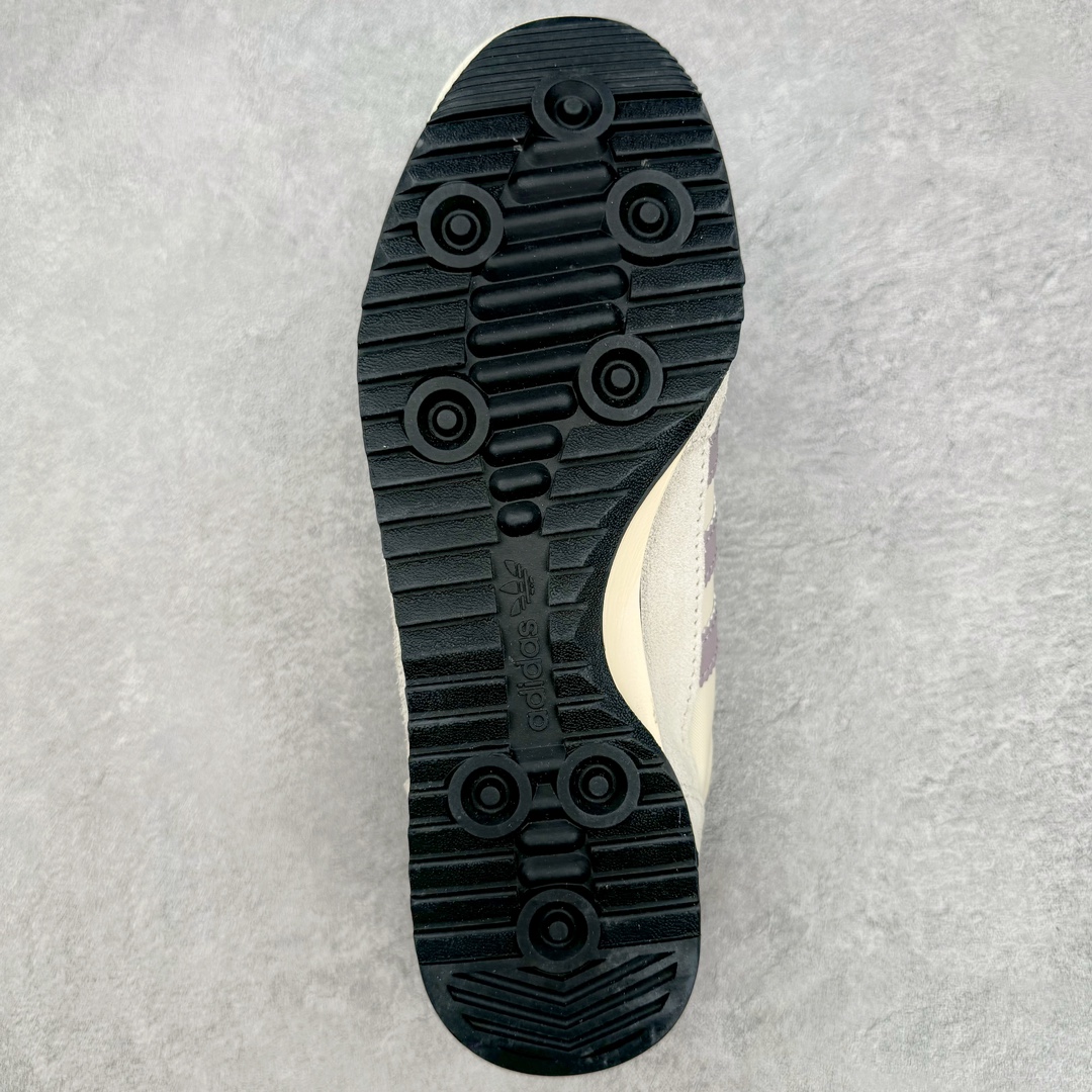 图片[9]-＃MF AD Wmns SL72 OG 系列德训足球风百搭低帮休闲运动板鞋 IE3428 Originals推出复古「T头鞋」造型的SL72鞋款复刻，有男女两款可选。男生款为SL72RS，鞋型挺立饱满，鞋底增加高度，采用麂皮与布面制作，符合复古氛围；女生款为SL72OGW，致敬经典款式，鞋身纤细，还原70年代设计，以绿色呈现，点缀金色细节。多款配色可选。「T 头鞋」这两年有多火大家见到了吧？明星、穿搭博主几乎人手一双，凭借复古味的外观，以及亲民的价格，同样成为了不少球鞋玩家日常上脚首选。近日 adidas Originals 将有「T 头鞋」造型的诞生于 1972 年的 SL72 鞋款复刻带回，各位买鞋又有新选择了。1972 年 SL72 问世后，引领了后来阿迪达斯的跑鞋发展方向，其中「SL」代表了 Super Light，彰显了产品轻便的特性。1972 年 SL72 问世后，引领了后来阿迪达斯的跑鞋发展方向，其中「SL」代表了 Super Light，彰显了产品轻便的特性。这次 adidas Originals 延续其轻质经典的基因，带来男女两款 SL72。男生款带来 SL72 RS 鞋型，RS 意为 Reshaped（重塑），鞋款在保留了经典的外观基础上，在尼龙材质里增加了填充物，使鞋型更加挺立和饱满，鞋头则更加圆润，鞋底的 EVA 材质则增加了鞋款的高度。女生款则带来 SL72 OG W 鞋型，OG 顾名思义则是致敬经典款式，相较于 RS（Reshaped）鞋款，鞋身更加纤细，其整体鞋身轮廓、线条、细节、材质上尊崇 70 年代 SL72 的设计，还原经典味道。尺码：36 36⅔ 37⅓ 38 38⅔ 39⅓ 40 40⅔ 41⅓ 42 42⅔ 43⅓ 44 44⅔ 45-选品中心