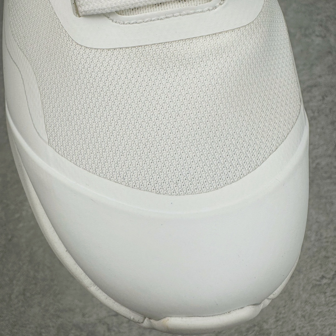 图片[15]-＃绿X/GX纯原 加拿大品牌 始祖鸟·Arc\’teryx Norvan LD 3 GTX Trail 北温哥华三代系列长距离越野徒步户外运动跑鞋 尺码：36/46 升级原楦原纸版开发版型 采用同源一致一体成型热熔鞋面材质(带防泼水功能!!) 搭载85%压缩EVA缓震中底技术 独立开模vibram黄金耐磨锯齿外底❗️ 越野徒步+日常通勤两不误！ 尺码：36-46含半码 ARC\’TERYX始祖鸟，户外运动产品的天花板品牌，2017年发布第一款越野跑鞋NORVAN VT，始祖鸟的越野跑鞋分为三个系列，分别是：VT（Vertical Terrain垂直地形）、LD（Long Distance长距离）、SL（Super Light超轻），发展到今日已经更新到了第三代产品，而NORVAN的命名源于北温哥华（North Vancouver）代表高性能越野跑系统。在2018年我测评了始祖鸟第一代长距离越野跑鞋NORVAN LD，而这次测评的，正是该系列的第三代产品NORVAN LD 3，它与初代相比可以说是脱胎换骨的改变。在整体外观方面，NORVAN LD 3保持了ARC\’TERYX始祖鸟一贯的设计风格，配色一如既往的“素”，使用纯色营造出高级感。鞋面采用单层网孔Cordura®鞋面，与初代的紧密编织鞋面相比透气性能更好，鞋面热压了TPU薄膜支撑鞋面，得益于靠近中底整圈的热压TPU，使NORVAN LD 3的涉水深度更深。NORVAN LD 3帮面一体成型，只在跟杯正中进行缝合，跟杯有硬质港宝，能有效支撑和锁定足跟，足跟外侧印刷了ARC\’TERYX始祖鸟LOGO。鞋头多层防踢设计保护脚趾，避免脚趾踢到尖利的岩石导致受伤。-选品中心