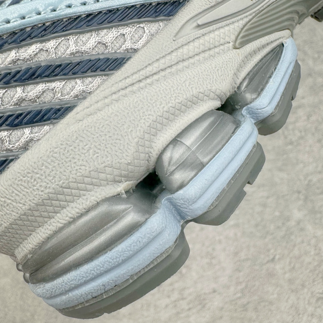 图片[16]-New Balance ML860 NB新百伦系列经典复古老爹风休闲运动慢跑鞋 860 是New Balance 著名的复古跑鞋型号，其heyday 需追溯至90 年代初期。最近，New Balance 回顾历史，以复兴860 为目标，推出这款经典跑鞋的全新升级版860 V2 ，而英国球鞋名所Footpatrol 也为这双新生款型打造一辑特别型录。新版本将N-ergy 与Acteva Lite 技术巧妙融合，其中前者可吸收冲击力，具优越减震性与弹性，而后者则使860 V2 保持轻巧、光滑的外观轮廓。球鞋采用开放式网眼制成，并附带恰到好处的金属饰面，亦为传统运动鞋带去更浓郁的现代气息。860 V2 在具备专业跑步鞋韧性的同时，也拥有围绕生活方式哲学而诞生的时髦感，不仅能够匹配日常风格，还适合用以塑造urban style，各位city boy 不要错过了。尺码：35 36 37 37.5 38 38.5 39.5 40 40.5 41 42 42.5 43 44-选品中心