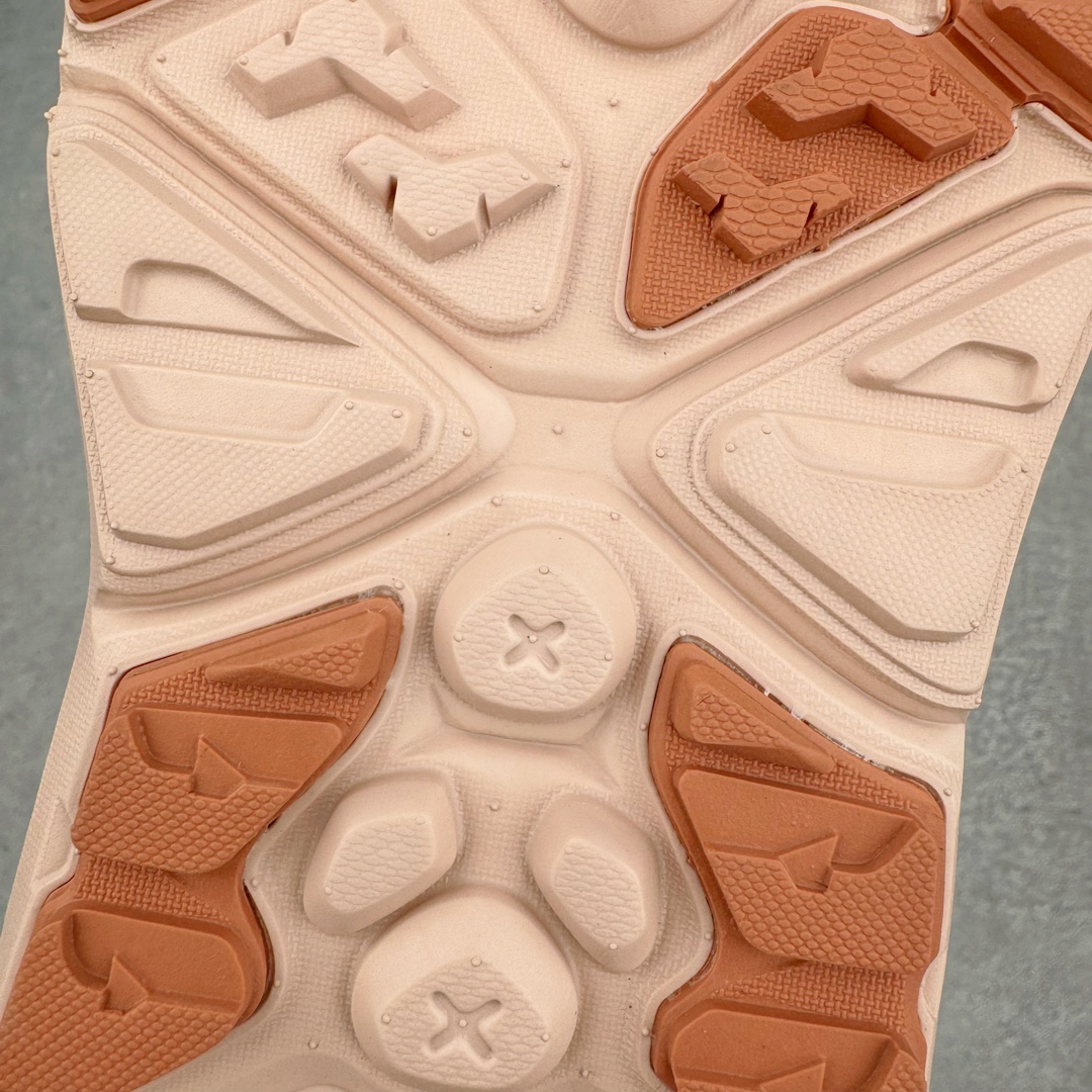 图片[15]-＃HK纯原 Hoka One One Hopara Sandals 霍帕拉系列水路两用溯溪涉水休闲户外露营凉鞋 作为先锋品牌的 HOKA ONE ONE总是以独特的方式 HOPARA是一款溯溪鞋 又名排水鞋 可长期用于涉水和溯溪 保护脚底和脚趾的安全和舒适 鞋面材料速干 透气 耐磨 鞋底防滑 耐磨 抓地能力强 出于安全考虑 设计要求较高-涉水溯溪过程中 水 泥沙 可以直接从鞋内大孔排出 细纹鞋底使在岩石上抓地能力强 避免打滑 而上路后 鞋面具有快干透气等优点 尺码：36 36.5 37.5 38 39 40 40.5 41 42 42.5 43 44 45-选品中心