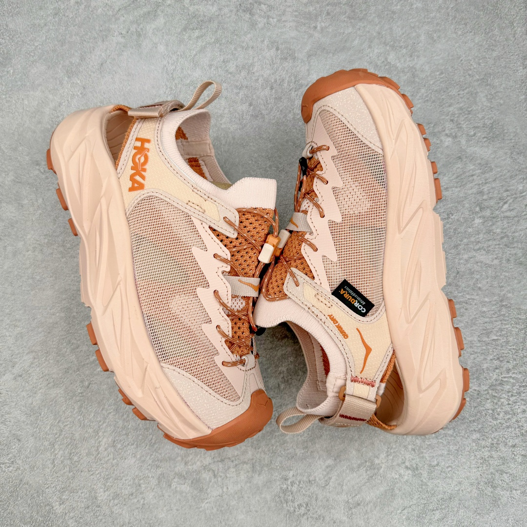 图片[3]-＃HK纯原 Hoka One One Hopara Sandals 霍帕拉系列水路两用溯溪涉水休闲户外露营凉鞋 作为先锋品牌的 HOKA ONE ONE总是以独特的方式 HOPARA是一款溯溪鞋 又名排水鞋 可长期用于涉水和溯溪 保护脚底和脚趾的安全和舒适 鞋面材料速干 透气 耐磨 鞋底防滑 耐磨 抓地能力强 出于安全考虑 设计要求较高-涉水溯溪过程中 水 泥沙 可以直接从鞋内大孔排出 细纹鞋底使在岩石上抓地能力强 避免打滑 而上路后 鞋面具有快干透气等优点 尺码：36 36.5 37.5 38 39 40 40.5 41 42 42.5 43 44 45-选品中心