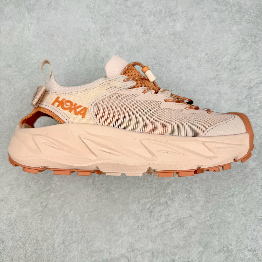＃HK纯原 Hoka One One Hopara Sandals 霍帕拉系列水路两用溯溪涉水休闲户外露营凉鞋 作为先锋品牌的 HOKA ONE ONE总是以独特的方式 HOPARA是一款溯溪鞋 又名排水鞋 可长期用于涉水和溯溪 保护脚底和脚趾的安全和舒适 鞋面材料速干 透气 耐磨 鞋底防滑 耐磨 抓地能力强 出于安全考虑 设计要求较高-涉水溯溪过程中 水 泥沙 可以直接从鞋内大孔排出 细纹鞋底使在岩石上抓地能力强 避免打滑 而上路后 鞋面具有快干透气等优点 尺码：36 36.5 37.5 38 39 40 40.5 41 42 42.5 43 44 45-选品中心