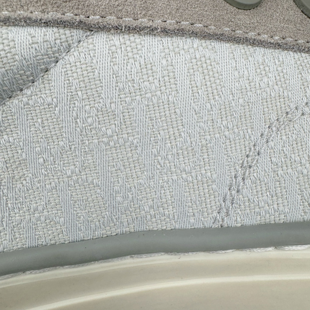 图片[15]-＃GD广顶 Dior B33 迪奥印花系带时尚运动板鞋网球鞋 全套原厂新版原纸板楦头开发 原厂特供皮料加持 原档数据大底 高频字母排版细节 还原 Zp 高端零售特供批次 2023秋季新品 彰显非凡的精湛工艺 重新诠释经典的网球鞋 时尚的廓形突显厚实感 采用全新的拉绒马海毛针织面料 突显柔软触感与富有层次感的流行色彩 搭配棕色绒面革镶片提升格调 别具一格的加垫鞋舌点缀以压花效果Dior标志 后侧点缀以Dior 30Avenue Montaigne标志 可为各式休闲造型增添时尚气质 尺码：39 40 41 42 43 44 45-选品中心