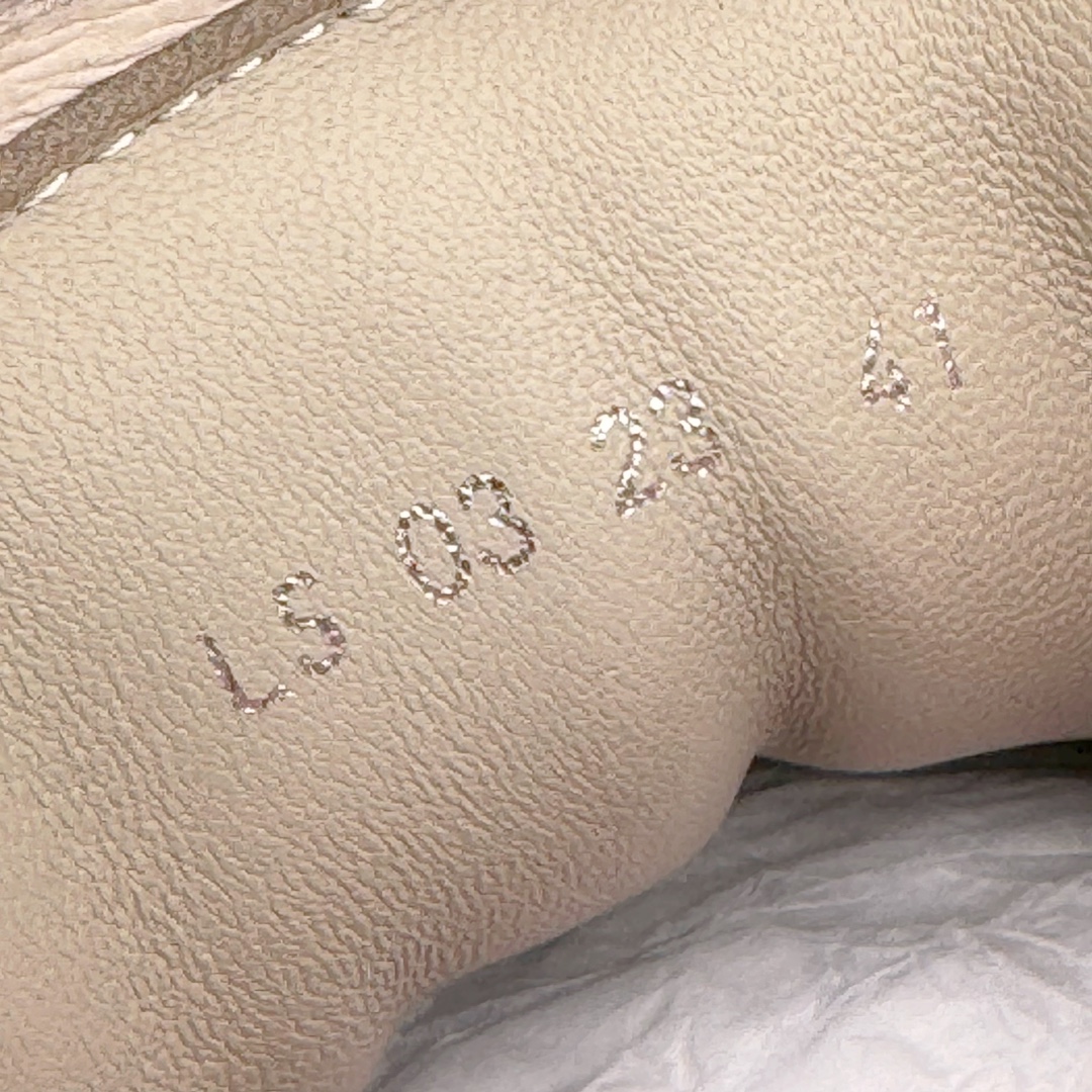 图片[10]-＃GD广顶 Dior B33 迪奥印花系带时尚运动板鞋网球鞋 全套原厂新版原纸板楦头开发 原厂特供皮料加持 原档数据大底 高频字母排版细节 还原 Zp 高端零售特供批次 2023秋季新品 彰显非凡的精湛工艺 重新诠释经典的网球鞋 时尚的廓形突显厚实感 采用全新的拉绒马海毛针织面料 突显柔软触感与富有层次感的流行色彩 搭配棕色绒面革镶片提升格调 别具一格的加垫鞋舌点缀以压花效果Dior标志 后侧点缀以Dior 30Avenue Montaigne标志 可为各式休闲造型增添时尚气质 尺码：39 40 41 42 43 44 45-选品中心