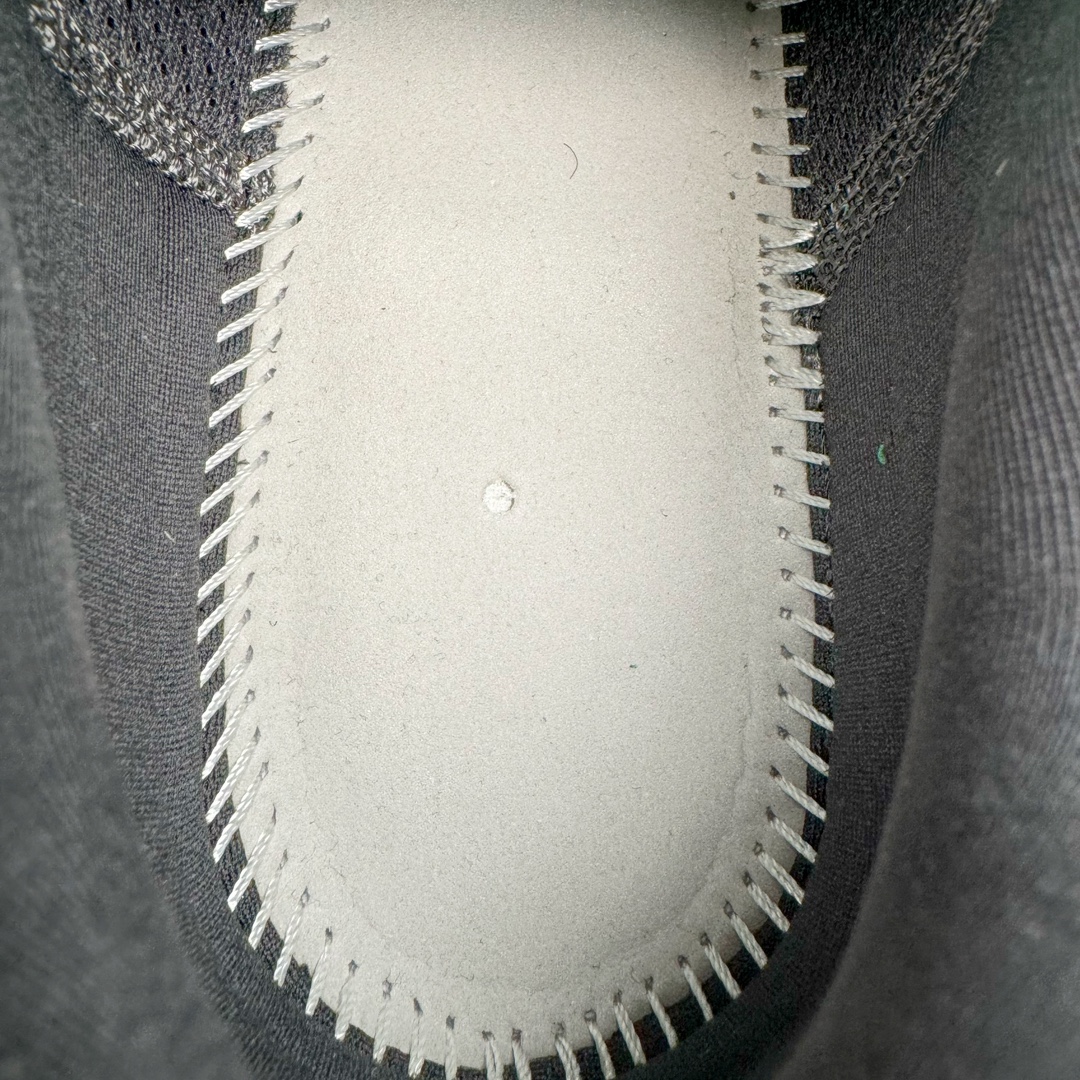 图片[10]-NK Zoom Pegasus 飞马41代马拉松系列网面透气缓震疾速跑鞋 拥有 Zoom Air 一如既往的稳定感和流畅感 鞋面采用工程网眼设计 为特定高热区域营造出色透气性 进一步增加鞋面的穿孔数量 让足部能够快速散热 中足搭配 Flywire 飞线 在高速运动时营造舒适稳定的贴合感 内置Zoon气垫加持 动力十足 货号：FQ0965-002 尺码：36 36.5 37.5 38 38.5 39 40 40.5 41 42 42.5 43 44 44.5 45-选品中心