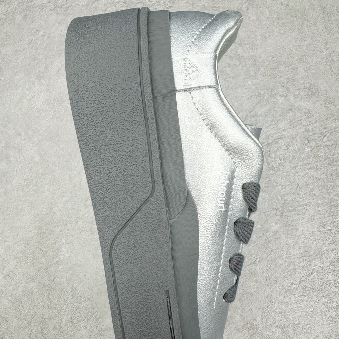 图片[6]-＃H11纯原 AD Labcourt 百搭休闲轻松舒适耐磨透气低帮板鞋 IF1655 FOG平替单品 鞋面使用了绒毛麂皮 鞋面和鞋底连接处使用了包边处理 看起来更加精致有型 内里也使用了光滑的优质皮革 鞋垫上的LOGO彰显品牌身份 鞋子后脚跟处的英文 ENDINEERED FOR THE STYLE OF FUTURE译为 为未来的风格而设计 尺码：36 36.5 37 38 38.5 39 40 40.5 41 42 42.5 43 44 44.5 45-选品中心