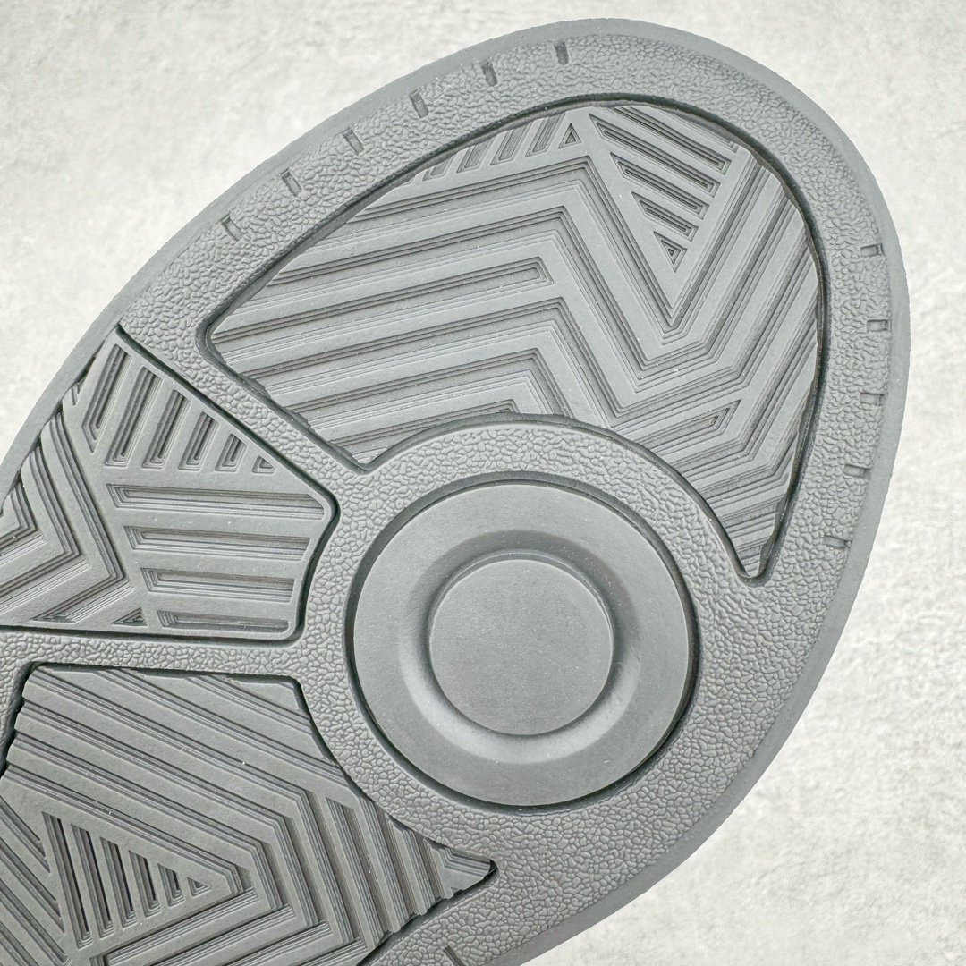 图片[15]-＃H11纯原 AD Labcourt 百搭休闲轻松舒适耐磨透气低帮板鞋 IF1655 FOG平替单品 鞋面使用了绒毛麂皮 鞋面和鞋底连接处使用了包边处理 看起来更加精致有型 内里也使用了光滑的优质皮革 鞋垫上的LOGO彰显品牌身份 鞋子后脚跟处的英文 ENDINEERED FOR THE STYLE OF FUTURE译为 为未来的风格而设计 尺码：36 36.5 37 38 38.5 39 40 40.5 41 42 42.5 43 44 44.5 45-选品中心