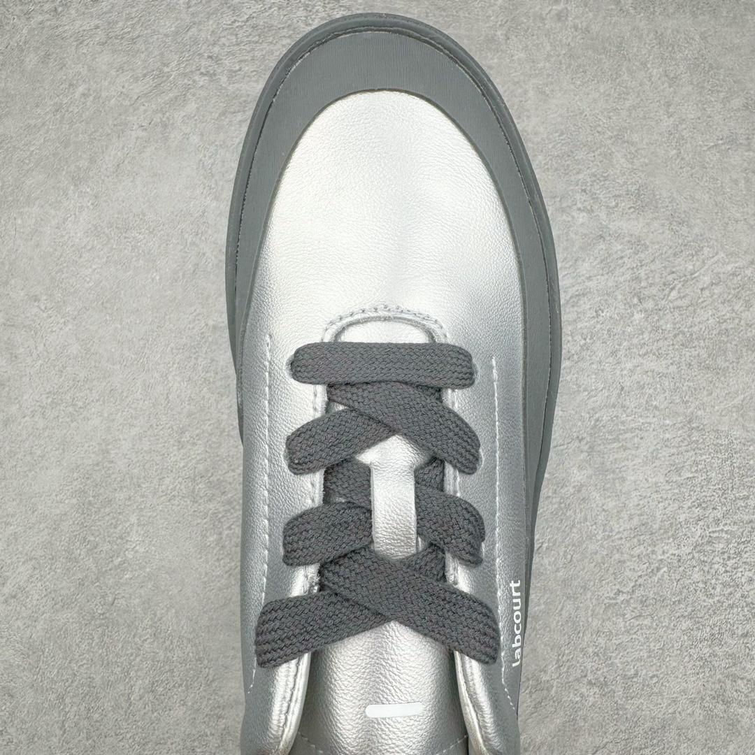 图片[4]-＃H11纯原 AD Labcourt 百搭休闲轻松舒适耐磨透气低帮板鞋 IF1655 FOG平替单品 鞋面使用了绒毛麂皮 鞋面和鞋底连接处使用了包边处理 看起来更加精致有型 内里也使用了光滑的优质皮革 鞋垫上的LOGO彰显品牌身份 鞋子后脚跟处的英文 ENDINEERED FOR THE STYLE OF FUTURE译为 为未来的风格而设计 尺码：36 36.5 37 38 38.5 39 40 40.5 41 42 42.5 43 44 44.5 45-选品中心