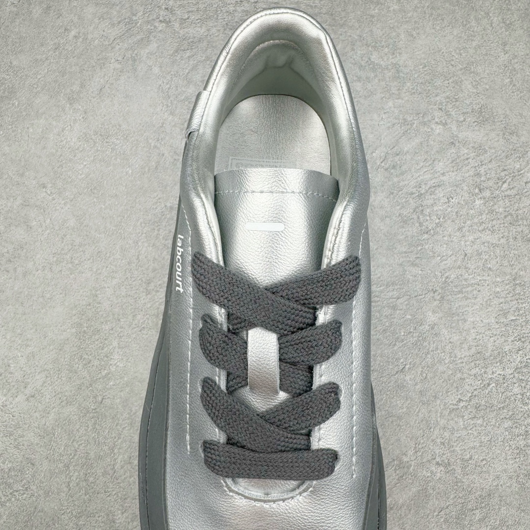 图片[5]-＃H11纯原 AD Labcourt 百搭休闲轻松舒适耐磨透气低帮板鞋 IF1655 FOG平替单品 鞋面使用了绒毛麂皮 鞋面和鞋底连接处使用了包边处理 看起来更加精致有型 内里也使用了光滑的优质皮革 鞋垫上的LOGO彰显品牌身份 鞋子后脚跟处的英文 ENDINEERED FOR THE STYLE OF FUTURE译为 为未来的风格而设计 尺码：36 36.5 37 38 38.5 39 40 40.5 41 42 42.5 43 44 44.5 45-选品中心