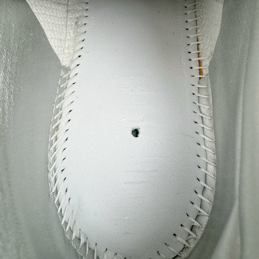 图片[18]-＃H11纯原 AD Labcourt 百搭休闲轻松舒适耐磨透气低帮板鞋 IF1655 FOG平替单品 鞋面使用了绒毛麂皮 鞋面和鞋底连接处使用了包边处理 看起来更加精致有型 内里也使用了光滑的优质皮革 鞋垫上的LOGO彰显品牌身份 鞋子后脚跟处的英文 ENDINEERED FOR THE STYLE OF FUTURE译为 为未来的风格而设计 尺码：36 36.5 37 38 38.5 39 40 40.5 41 42 42.5 43 44 44.5 45-选品中心