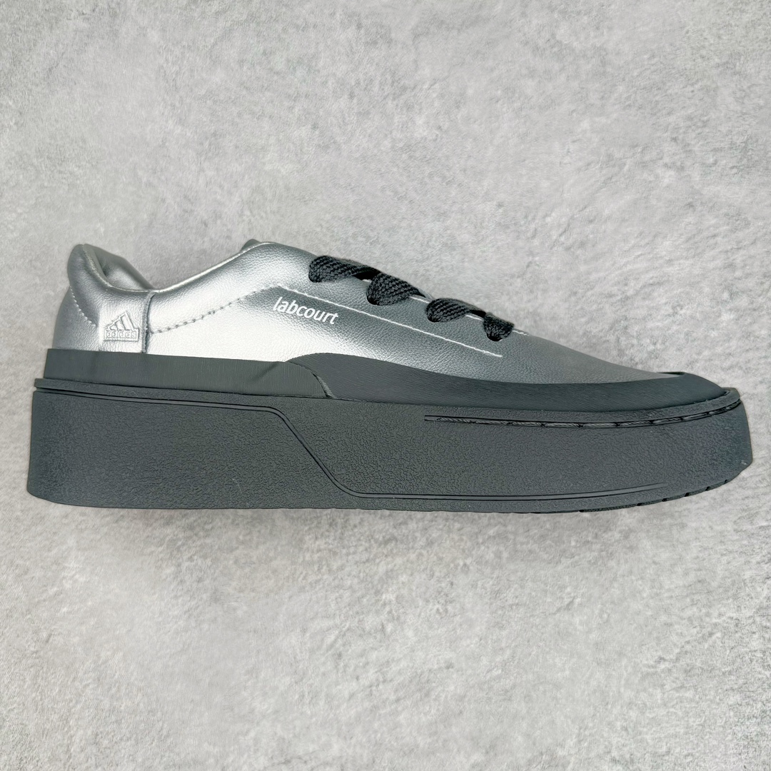 ＃H11纯原 AD Labcourt 百搭休闲轻松舒适耐磨透气低帮板鞋 IF1655 FOG平替单品 鞋面使用了绒毛麂皮 鞋面和鞋底连接处使用了包边处理 看起来更加精致有型 内里也使用了光滑的优质皮革 鞋垫上的LOGO彰显品牌身份 鞋子后脚跟处的英文 ENDINEERED FOR THE STYLE OF FUTURE译为 为未来的风格而设计 尺码：36 36.5 37 38 38.5 39 40 40.5 41 42 42.5 43 44 44.5 45-选品中心