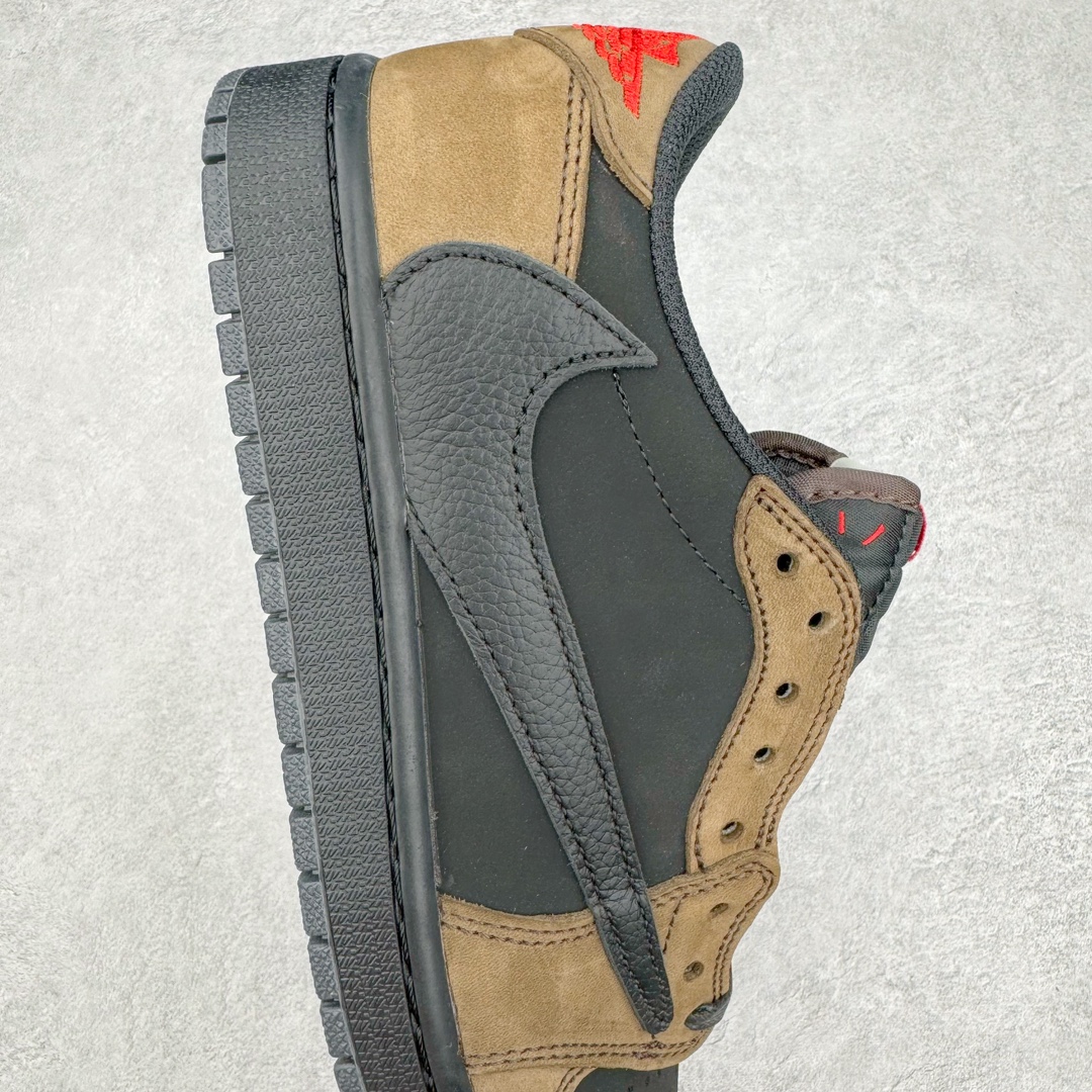 图片[6]-＃KZ神版莞产 Travis Scott x Air Jordan AJ1 Low OG SP TS联名11.0 黑棕倒钩低帮 DM7866-202 全系列配色 外贸特供批次 新配色不断更新开发 市场中端王者 全套原纸板楦头开发 确保原汁原味 完美呈现一代版型 一比一鞋头弧度高度鞋身弧度 此版本只针对中端市场 细节品控鞋型随意秒杀市面同价位 鞋型完美 不臃肿别扭 头层皮料加持 用料绝不含糊 进口玻璃冲刀皮料裁剪零毛边 电脑针车工艺 超高鞋面清洁度 最高QC检验标准 控制溢胶瑕疵 原盒原配 飞翼3D高频深度立体 工艺方面大到整体鞋型 漏斗收腰 底线拉帮 LOGO立体程度 小到针眼排布 载片对称 冲孔效果 鞋标规范 鞋垫背胶等等 无一不是口碑收割 每双都是一个回头客 尺码：36 36.5 37.5 38 38.5 39 40 40.5 41 42 42.5 43 44 44.5 45 46 47.5-选品中心