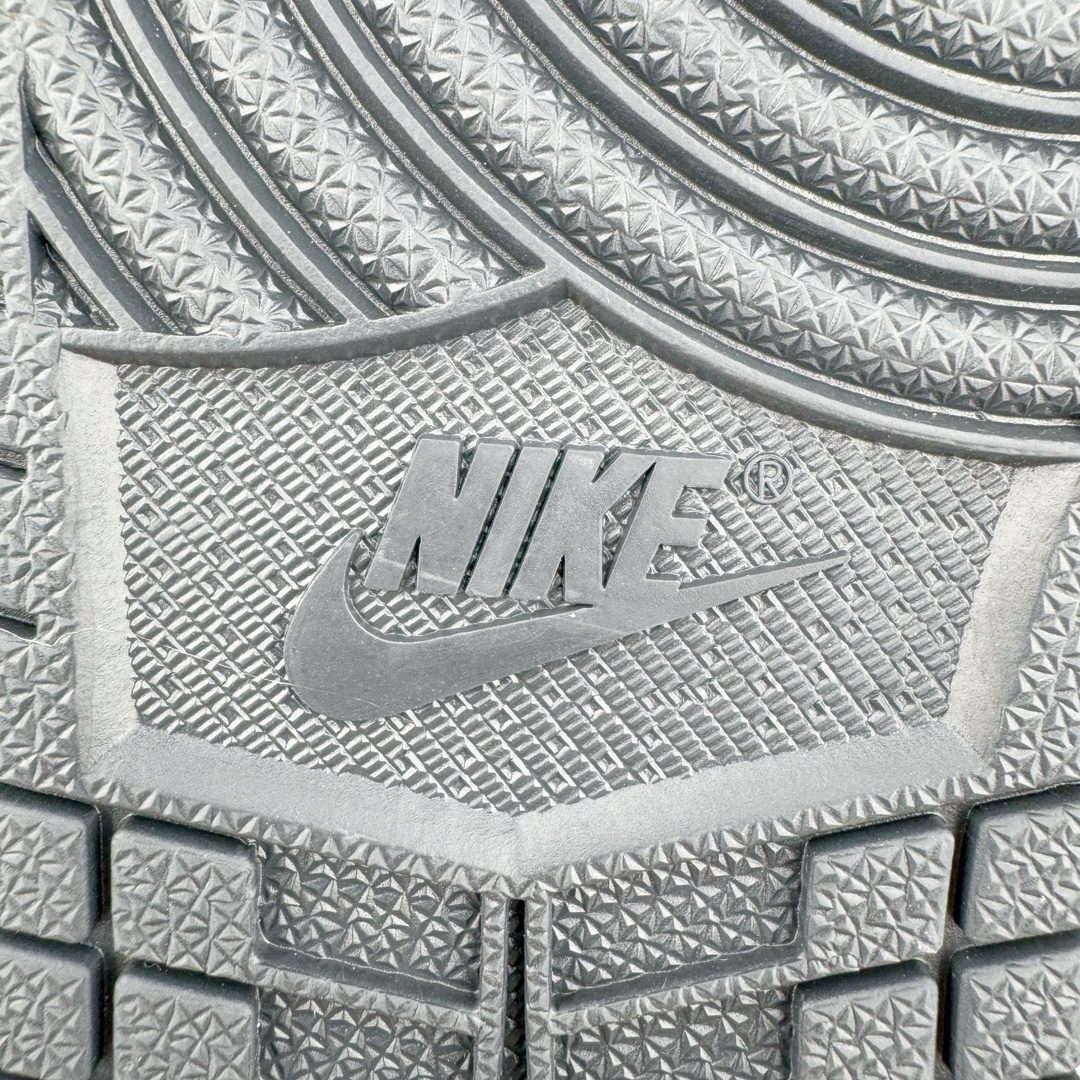 图片[20]-＃KZ神版莞产 Travis Scott x Air Jordan AJ1 Low OG SP TS联名11.0 黑棕倒钩低帮 DM7866-202 全系列配色 外贸特供批次 新配色不断更新开发 市场中端王者 全套原纸板楦头开发 确保原汁原味 完美呈现一代版型 一比一鞋头弧度高度鞋身弧度 此版本只针对中端市场 细节品控鞋型随意秒杀市面同价位 鞋型完美 不臃肿别扭 头层皮料加持 用料绝不含糊 进口玻璃冲刀皮料裁剪零毛边 电脑针车工艺 超高鞋面清洁度 最高QC检验标准 控制溢胶瑕疵 原盒原配 飞翼3D高频深度立体 工艺方面大到整体鞋型 漏斗收腰 底线拉帮 LOGO立体程度 小到针眼排布 载片对称 冲孔效果 鞋标规范 鞋垫背胶等等 无一不是口碑收割 每双都是一个回头客 尺码：36 36.5 37.5 38 38.5 39 40 40.5 41 42 42.5 43 44 44.5 45 46 47.5-选品中心