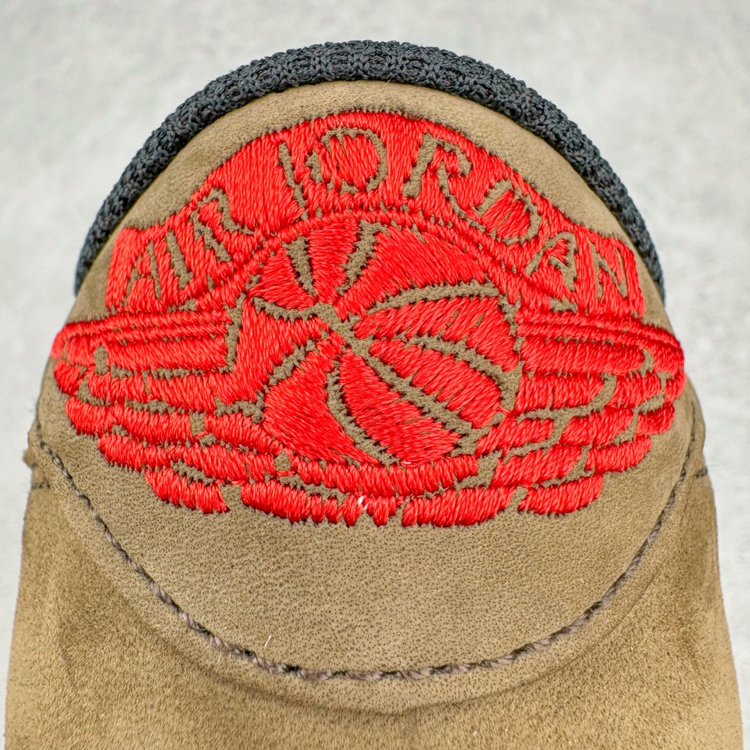 图片[13]-＃KZ神版莞产 Travis Scott x Air Jordan AJ1 Low OG SP TS联名11.0 黑棕倒钩低帮 DM7866-202 全系列配色 外贸特供批次 新配色不断更新开发 市场中端王者 全套原纸板楦头开发 确保原汁原味 完美呈现一代版型 一比一鞋头弧度高度鞋身弧度 此版本只针对中端市场 细节品控鞋型随意秒杀市面同价位 鞋型完美 不臃肿别扭 头层皮料加持 用料绝不含糊 进口玻璃冲刀皮料裁剪零毛边 电脑针车工艺 超高鞋面清洁度 最高QC检验标准 控制溢胶瑕疵 原盒原配 飞翼3D高频深度立体 工艺方面大到整体鞋型 漏斗收腰 底线拉帮 LOGO立体程度 小到针眼排布 载片对称 冲孔效果 鞋标规范 鞋垫背胶等等 无一不是口碑收割 每双都是一个回头客 尺码：36 36.5 37.5 38 38.5 39 40 40.5 41 42 42.5 43 44 44.5 45 46 47.5-选品中心