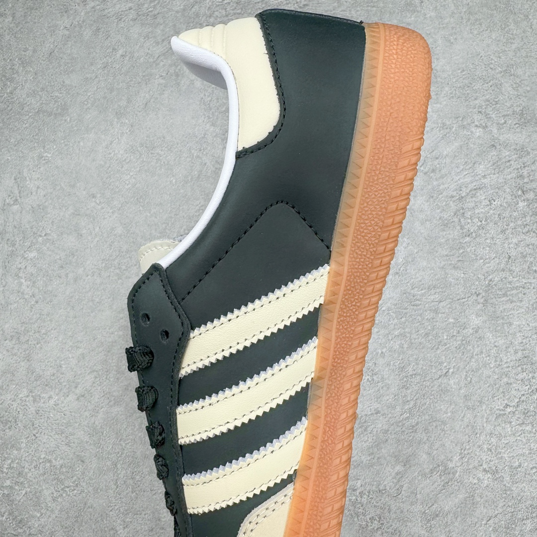图片[7]-＃S2纯原 AD Original Samba OG 复古经典轻便板鞋 黑棕 IE5836 原装头层牛皮加持 正确烫金高频细节 原装纳米超迁皮料 独家私模橡胶大底 原盒原配 正确黑色中底布 过宽过胶 这款桑巴鞋展示了高质量的工艺 带有装饰的超锁缝制和无缝的手感 柔软、柔软的皮革造型和标志性的3条纹完成了精致的外观 正规合身鞋带 鞋面上有绒面鞋垫 橡胶鞋底 享受正畸套筒软感 自50年代首次亮相以来就一直在赢得粉丝的青睐尺码：36 36.5 37.5 38 38.5 39 40 40.5 41 42 42.5 43 44 44.5 45 46-选品中心