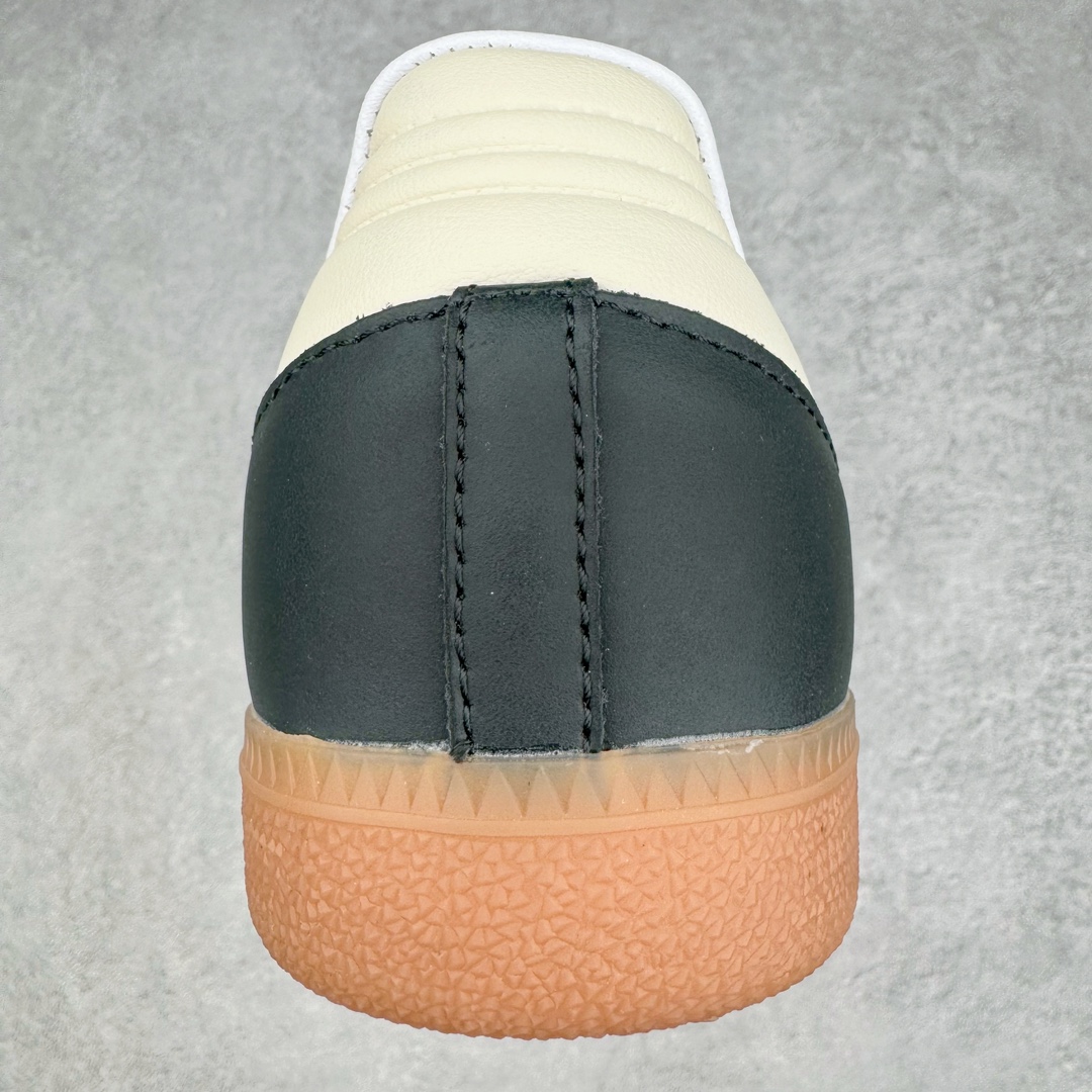 图片[8]-＃S2纯原 AD Original Samba OG 复古经典轻便板鞋 黑棕 IE5836 原装头层牛皮加持 正确烫金高频细节 原装纳米超迁皮料 独家私模橡胶大底 原盒原配 正确黑色中底布 过宽过胶 这款桑巴鞋展示了高质量的工艺 带有装饰的超锁缝制和无缝的手感 柔软、柔软的皮革造型和标志性的3条纹完成了精致的外观 正规合身鞋带 鞋面上有绒面鞋垫 橡胶鞋底 享受正畸套筒软感 自50年代首次亮相以来就一直在赢得粉丝的青睐尺码：36 36.5 37.5 38 38.5 39 40 40.5 41 42 42.5 43 44 44.5 45 46-选品中心