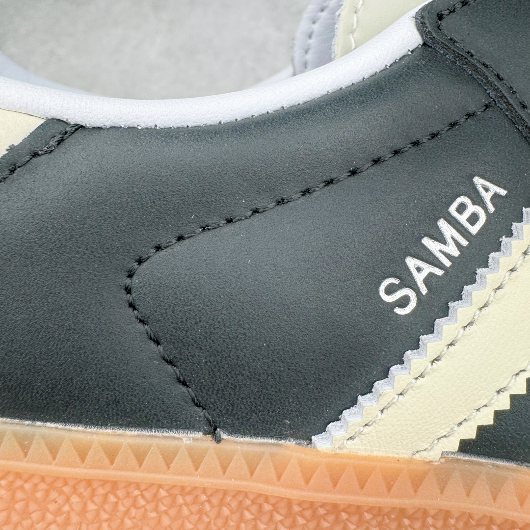 图片[15]-＃S2纯原 AD Original Samba OG 复古经典轻便板鞋 黑棕 IE5836 原装头层牛皮加持 正确烫金高频细节 原装纳米超迁皮料 独家私模橡胶大底 原盒原配 正确黑色中底布 过宽过胶 这款桑巴鞋展示了高质量的工艺 带有装饰的超锁缝制和无缝的手感 柔软、柔软的皮革造型和标志性的3条纹完成了精致的外观 正规合身鞋带 鞋面上有绒面鞋垫 橡胶鞋底 享受正畸套筒软感 自50年代首次亮相以来就一直在赢得粉丝的青睐尺码：36 36.5 37.5 38 38.5 39 40 40.5 41 42 42.5 43 44 44.5 45 46-选品中心