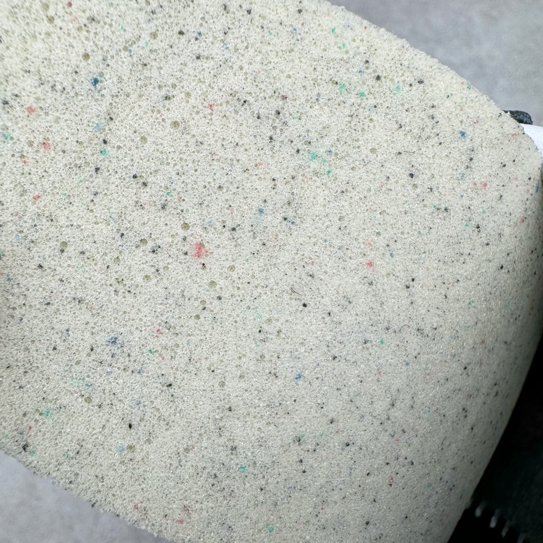 图片[11]-＃S2纯原 AD Original Samba OG 复古经典轻便板鞋 黑棕 IE5836 原装头层牛皮加持 正确烫金高频细节 原装纳米超迁皮料 独家私模橡胶大底 原盒原配 正确黑色中底布 过宽过胶 这款桑巴鞋展示了高质量的工艺 带有装饰的超锁缝制和无缝的手感 柔软、柔软的皮革造型和标志性的3条纹完成了精致的外观 正规合身鞋带 鞋面上有绒面鞋垫 橡胶鞋底 享受正畸套筒软感 自50年代首次亮相以来就一直在赢得粉丝的青睐尺码：36 36.5 37.5 38 38.5 39 40 40.5 41 42 42.5 43 44 44.5 45 46-选品中心