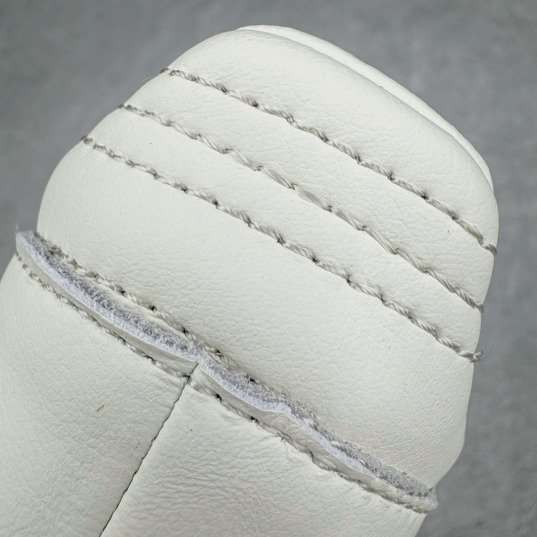 图片[13]-＃B版纯原 AD Original Samba OG 复古经典轻便板鞋 IG6171 头层牛皮加持 正确烫金高频细节 原装纳米超迁皮料 独家私模橡胶大底 原盒原配 这款桑巴鞋展示了高质量的工艺 带有装饰的超锁缝制和无缝的手感 柔软、柔软的皮革造型和标志性的3条纹完成了精致的外观 正规合身鞋带 鞋面上有绒面鞋垫 橡胶鞋底 享受正畸套筒软感 自50年代首次亮相以来就一直在赢得粉丝的青睐 尺码：36 36.5 37.5 38 38.5 39 40 40.5 41 42 42.5 43 44 44.5 45-选品中心